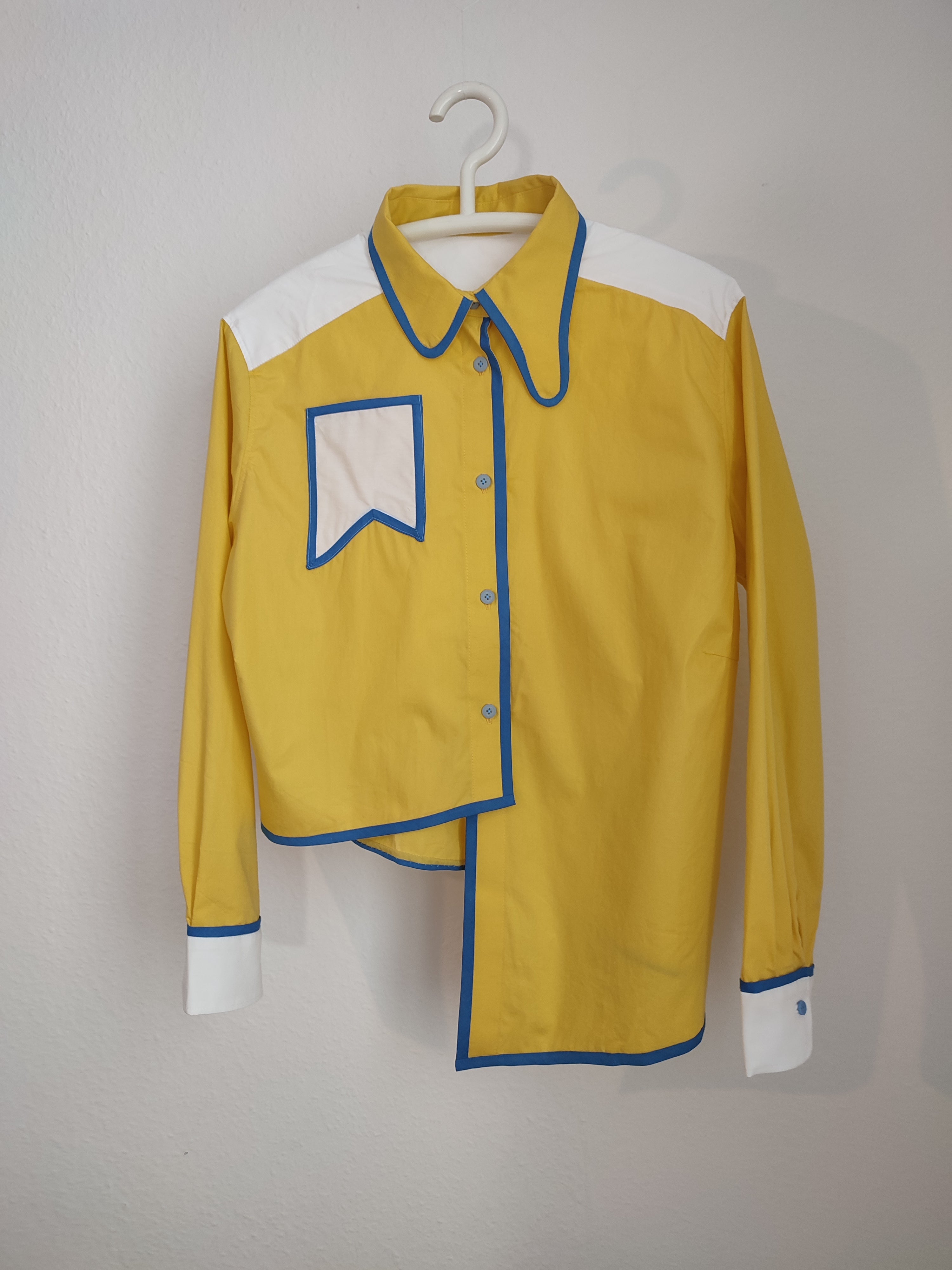 Gelbe Bluse
