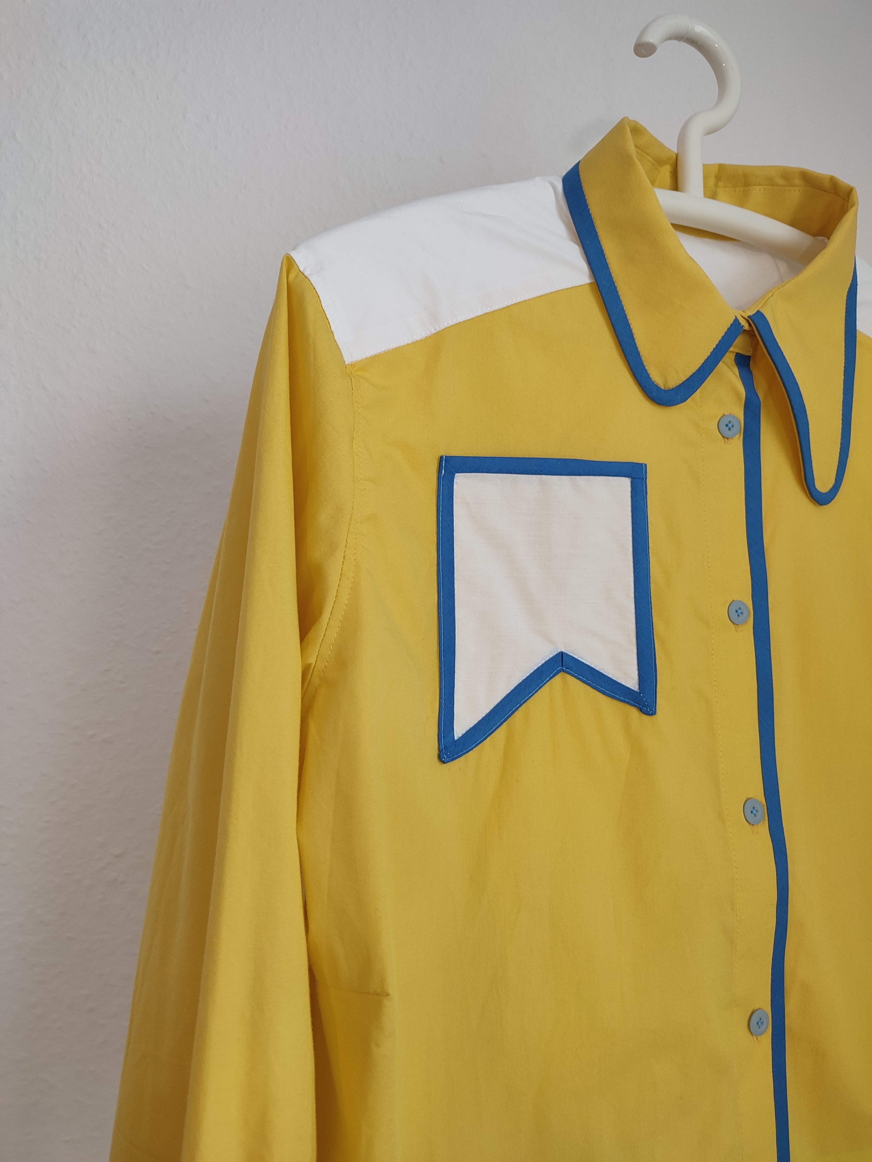 Gelbe Bluse