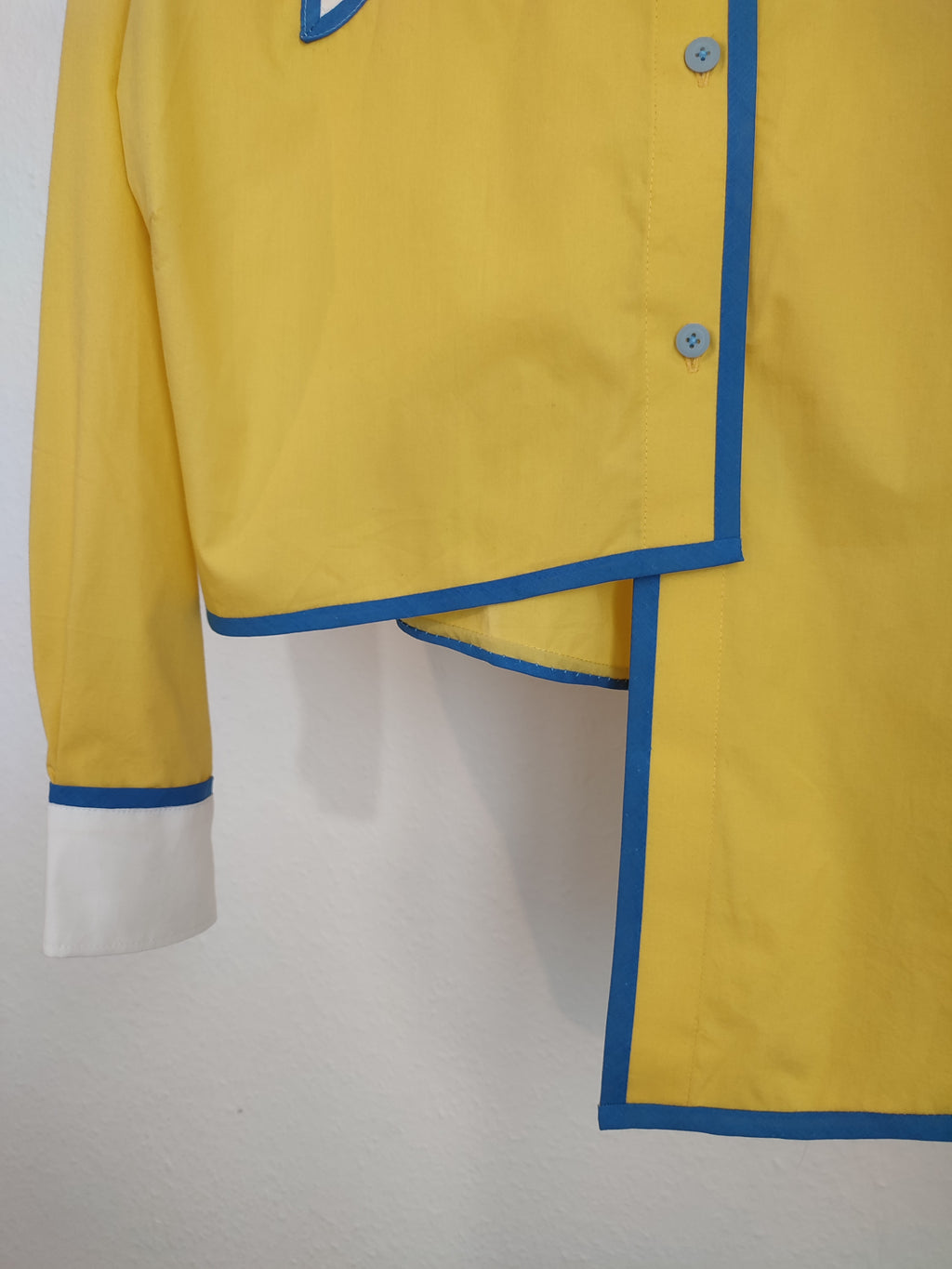 Gelbe Bluse