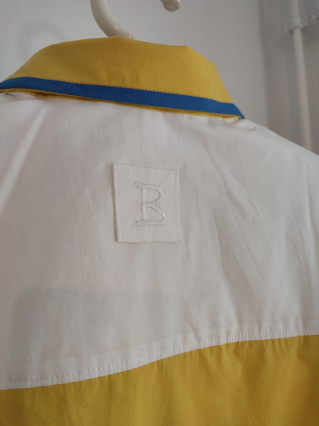 Gelbe Bluse