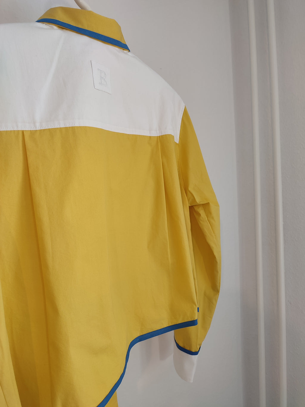 Gelbe Bluse