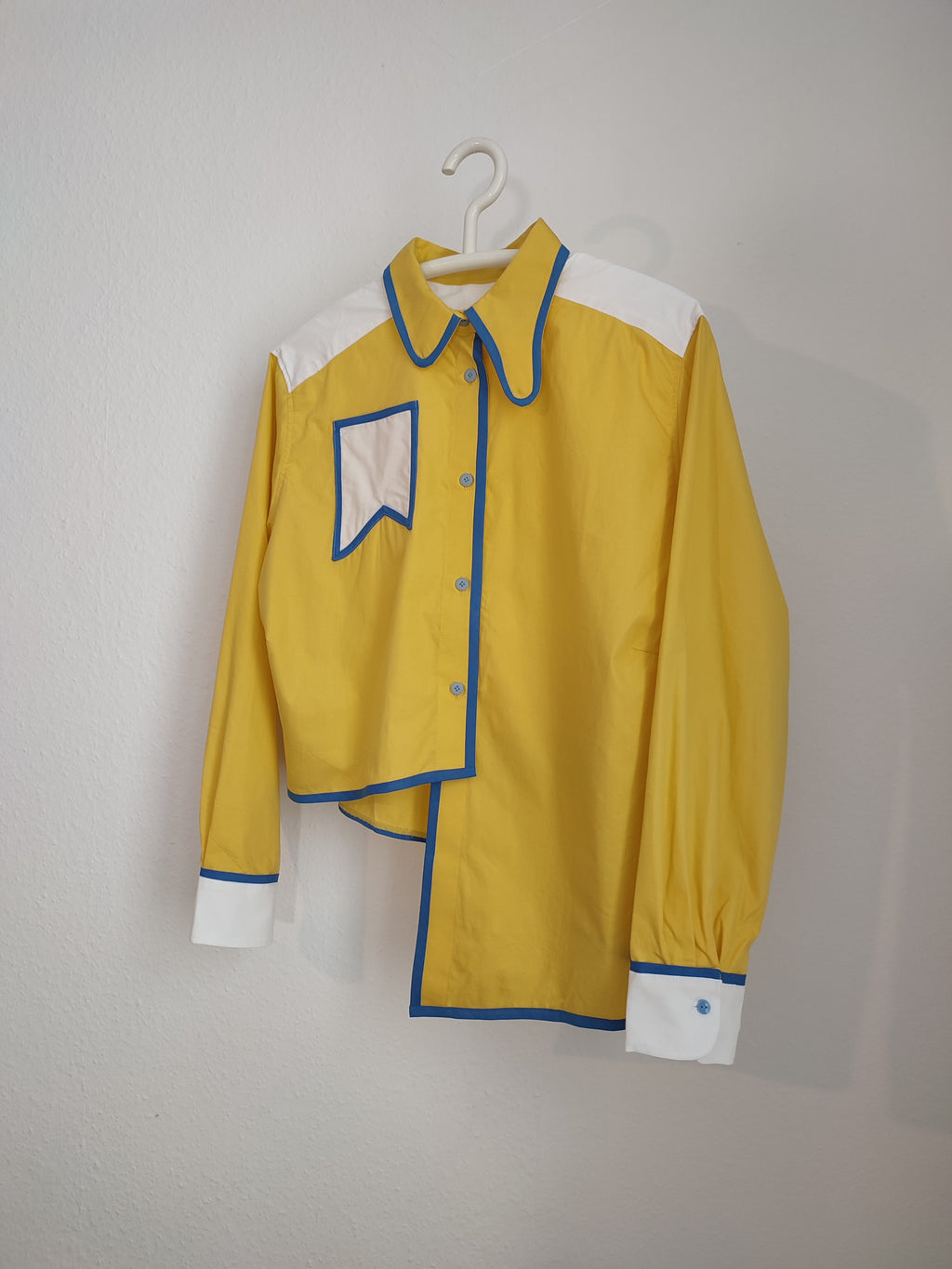 Gelbe Bluse