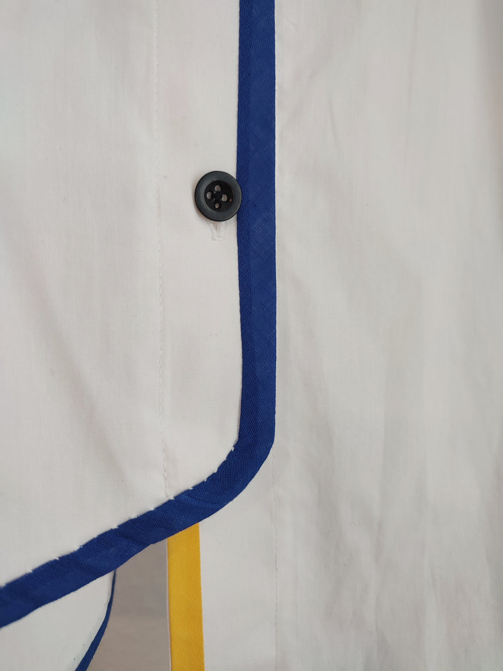 Bluse mit buntem Schrägband