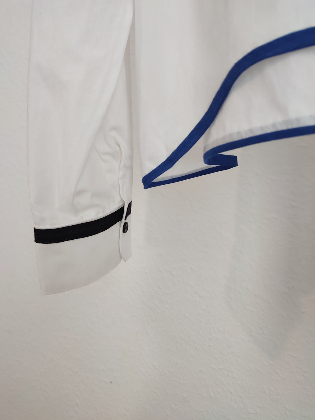 Bluse mit buntem Schrägband