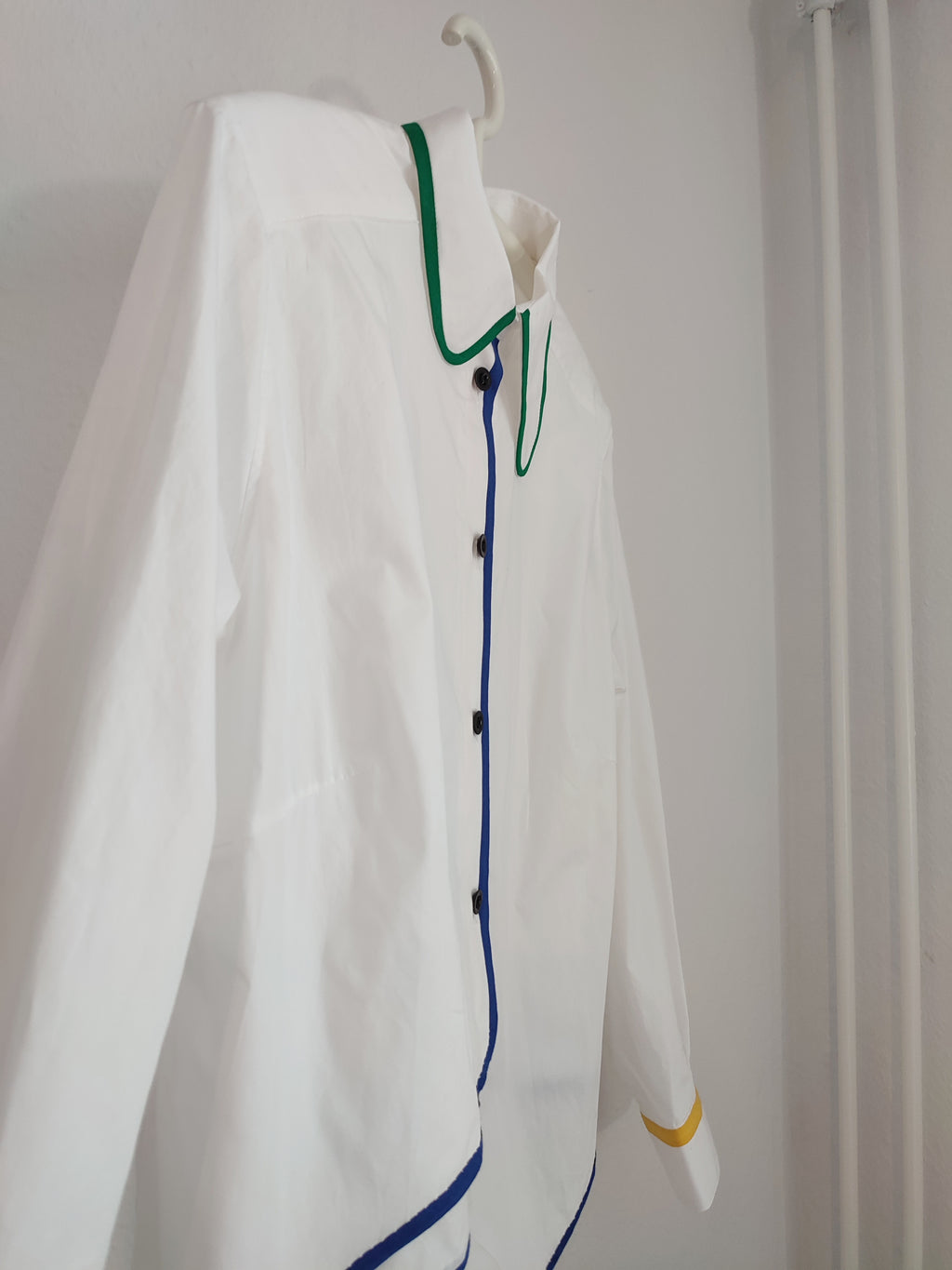 Bluse mit buntem Schrägband
