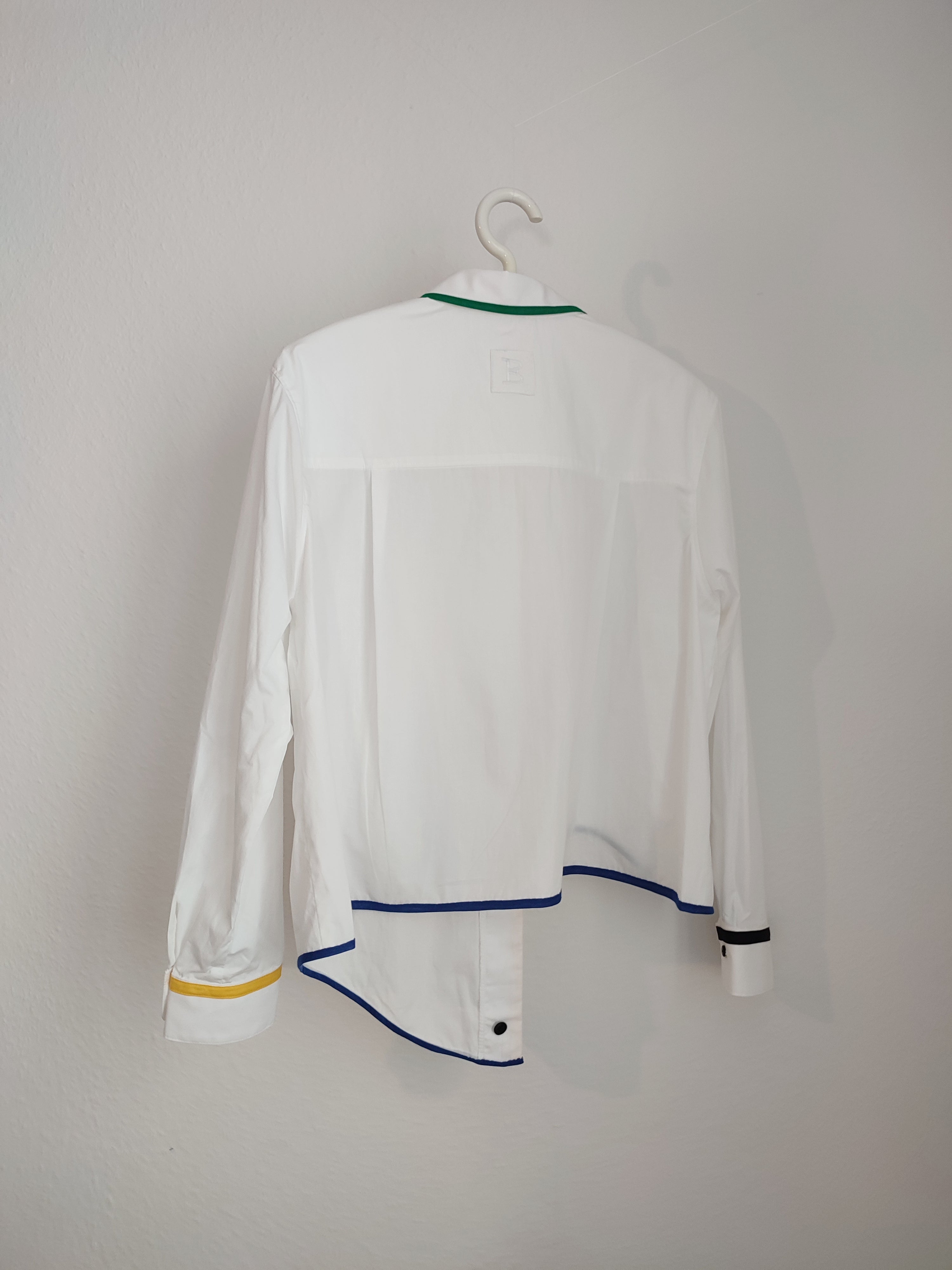 Bluse mit buntem Schrägband