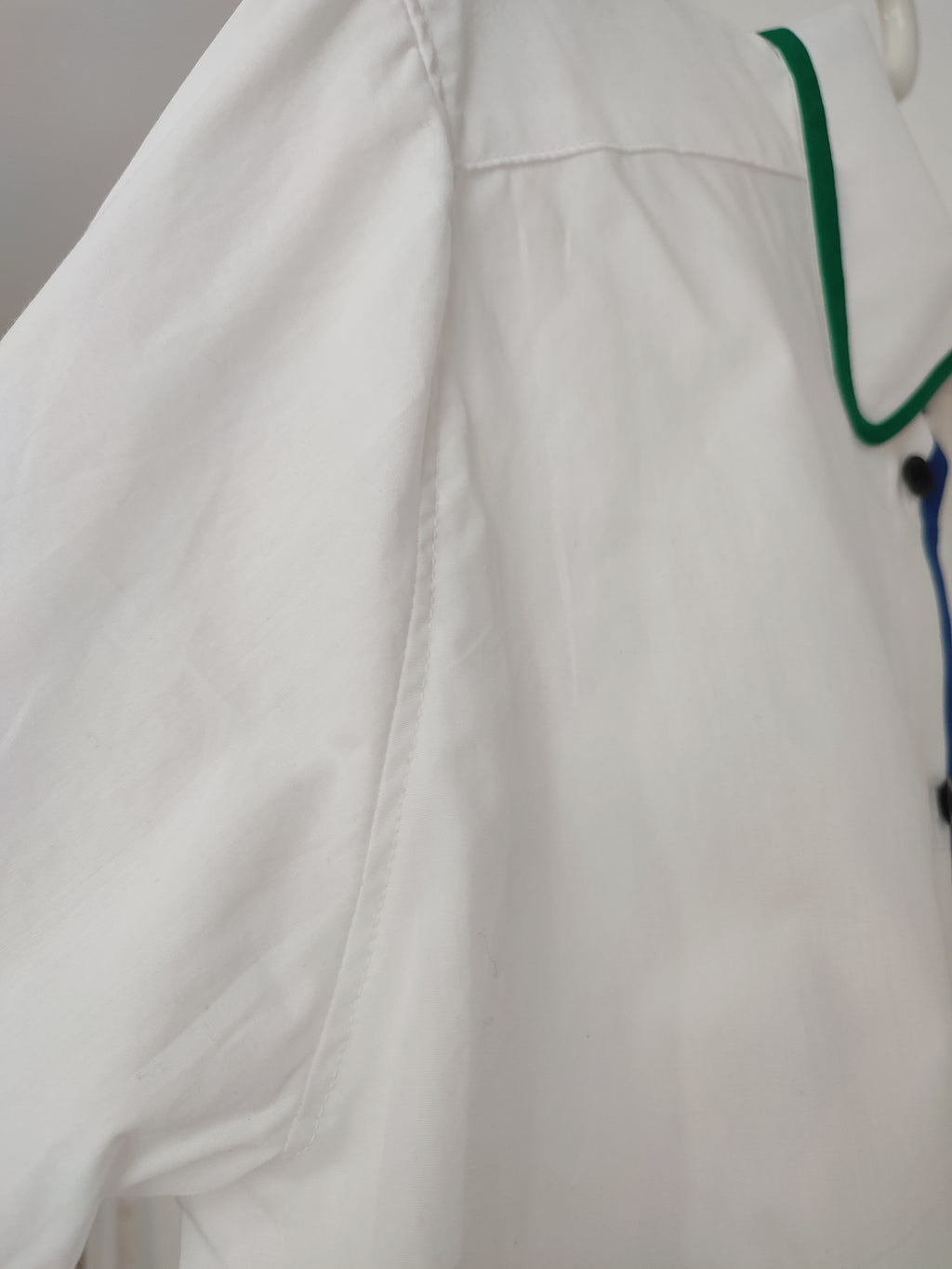 Bluse mit buntem Schrägband