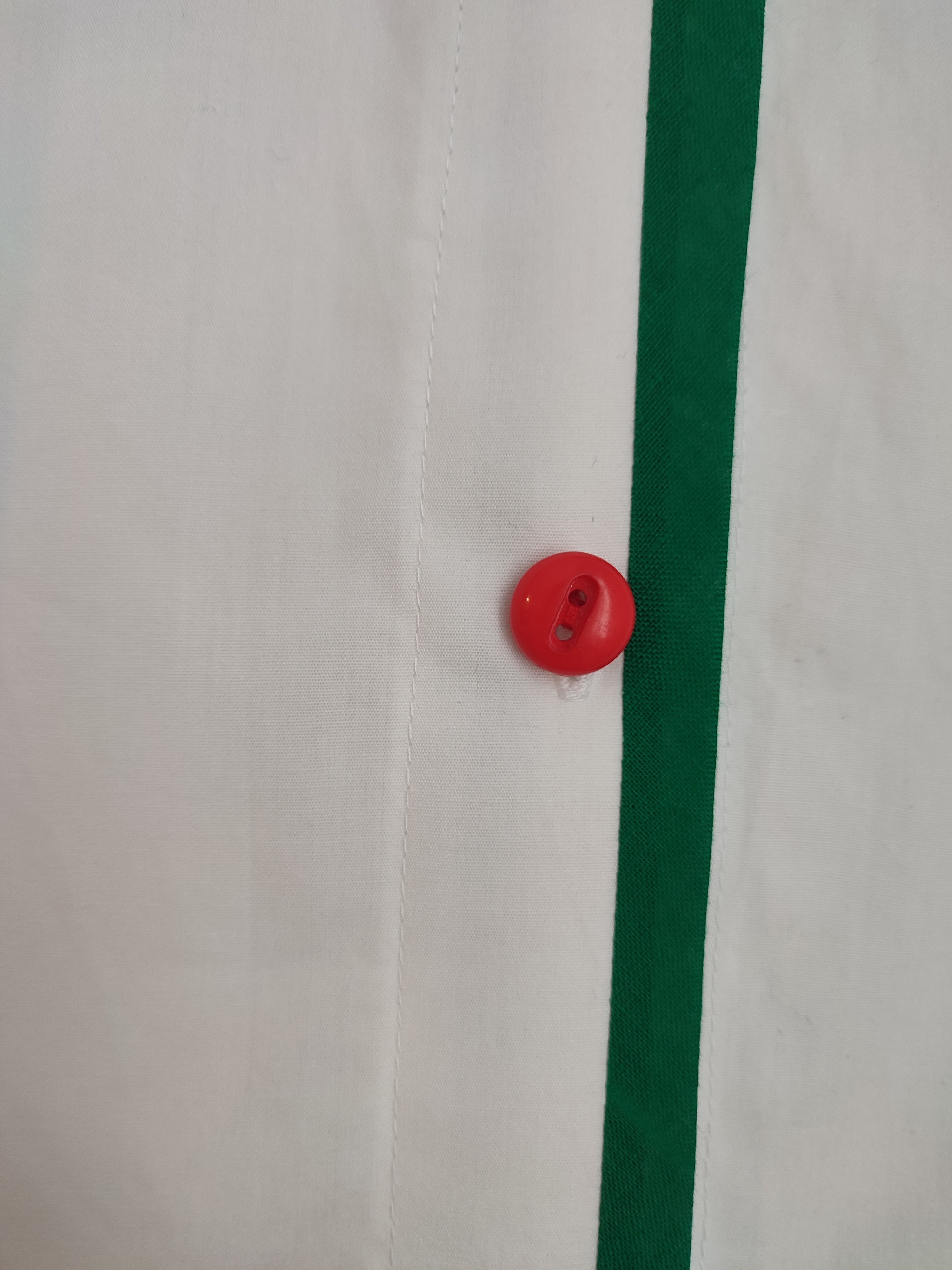 Bluse mit blauem Kragen