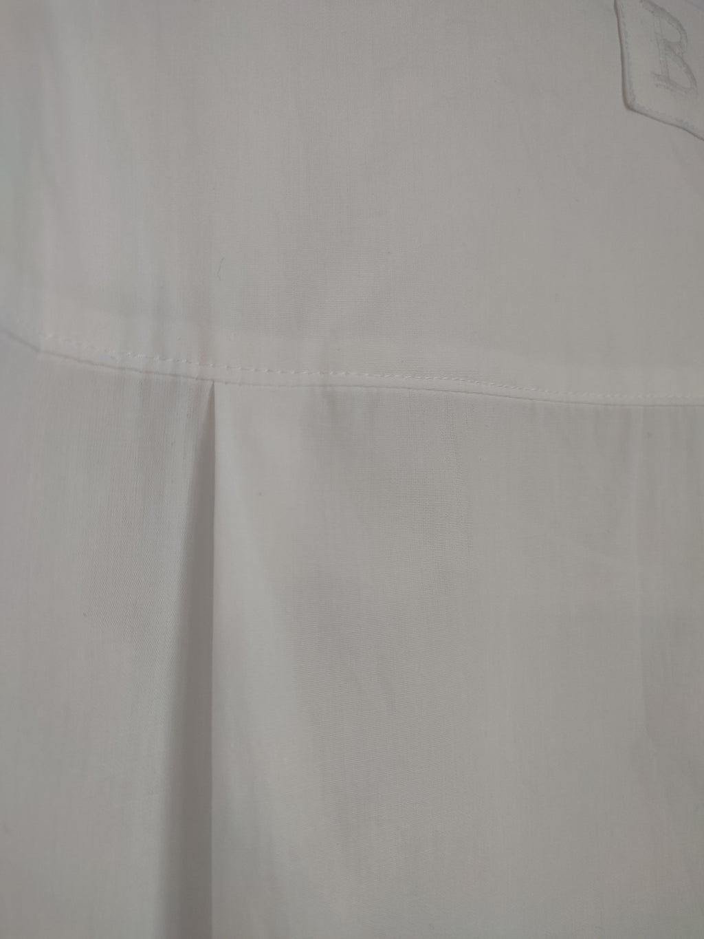 Bluse mit blauem Kragen