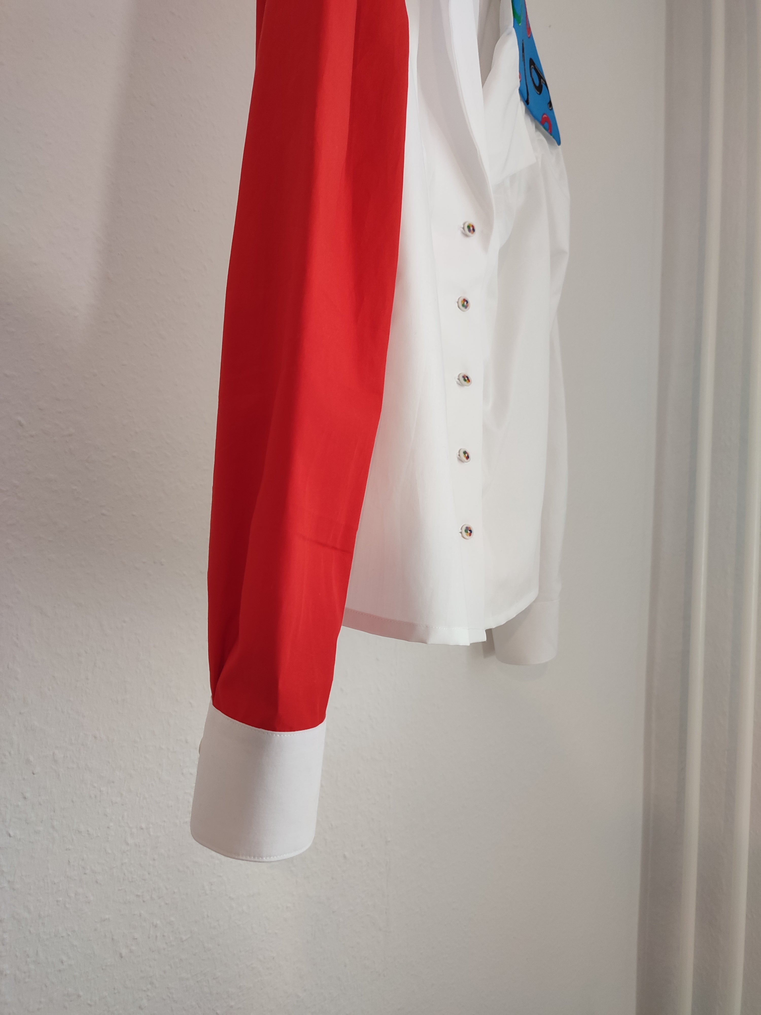 Schmale Bluse mit riesen Kragen