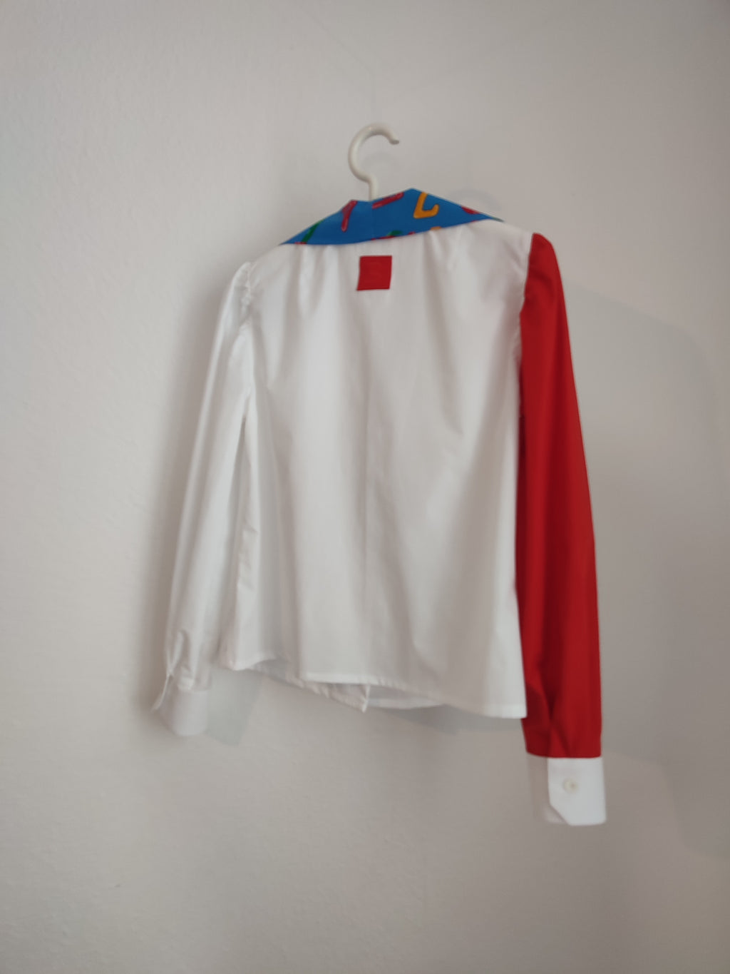 Schmale Bluse mit riesen Kragen