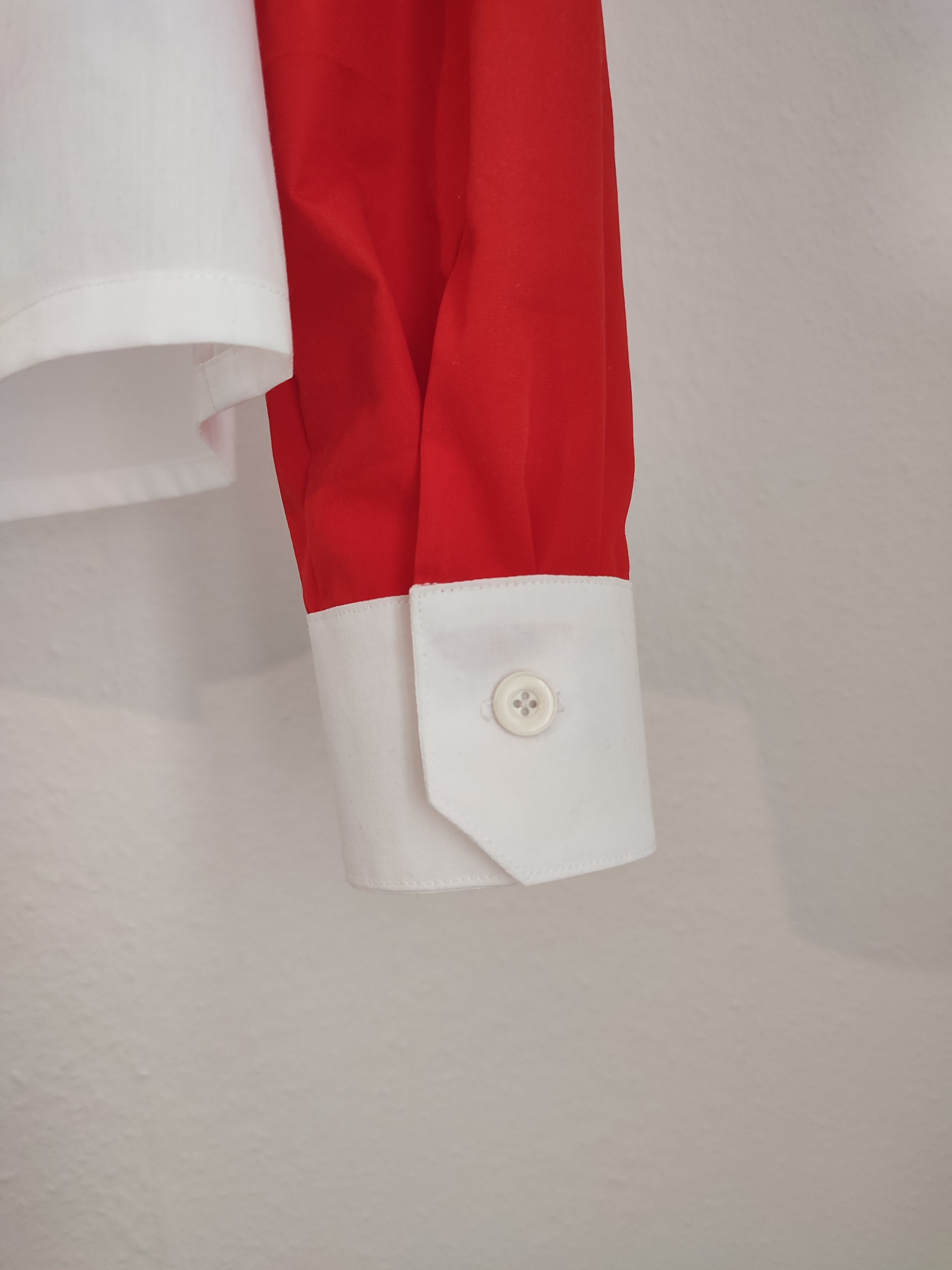 Schmale Bluse mit riesen Kragen