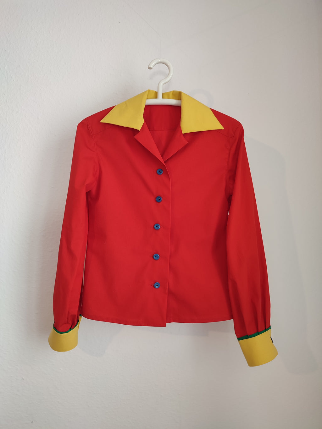 Schmale bunte Bluse