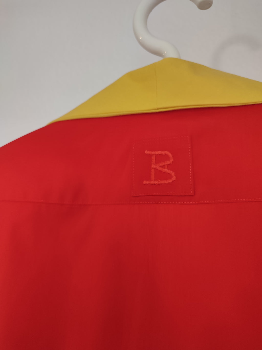 Schmale bunte Bluse