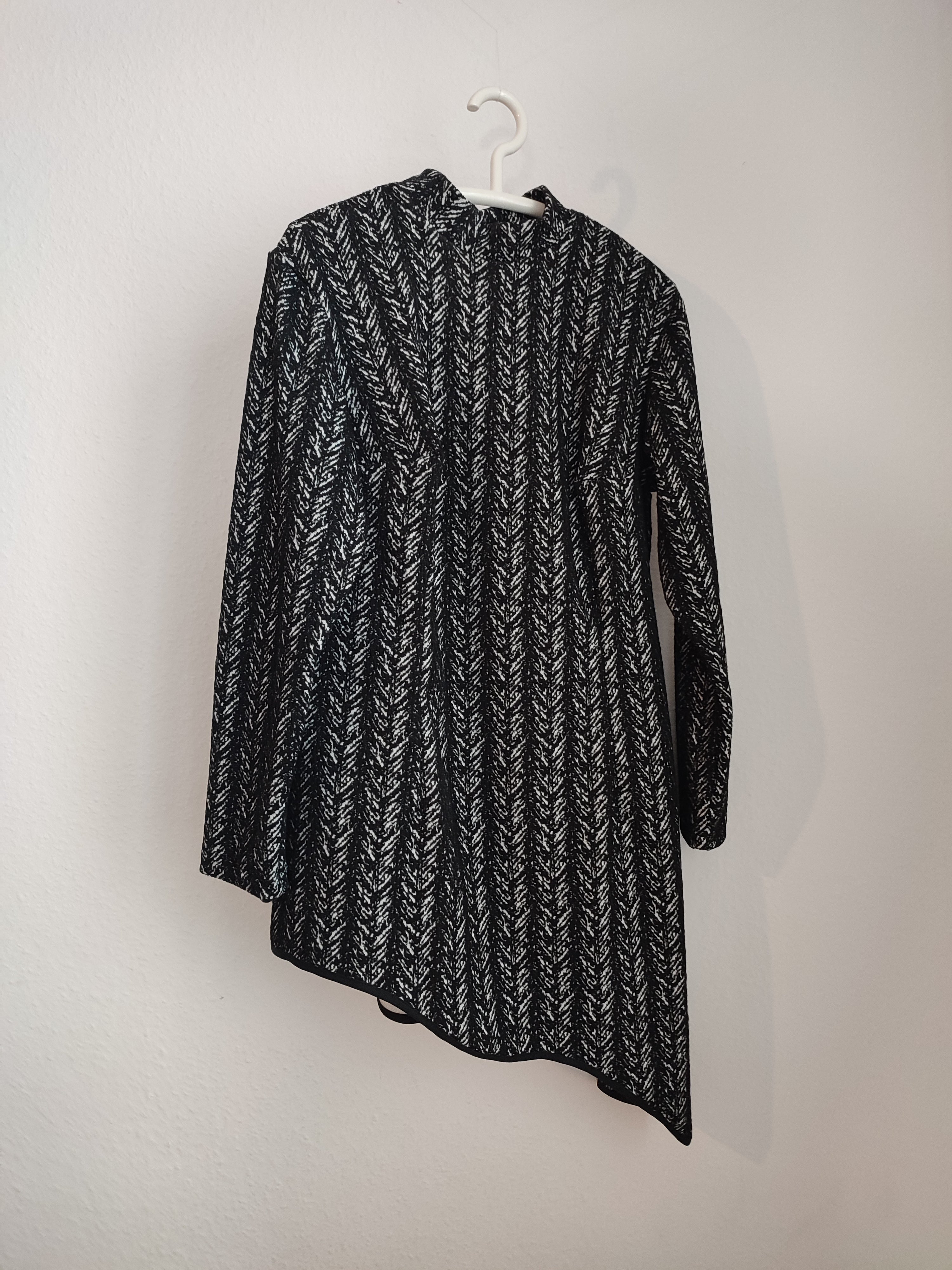 Schwarzes Kleid