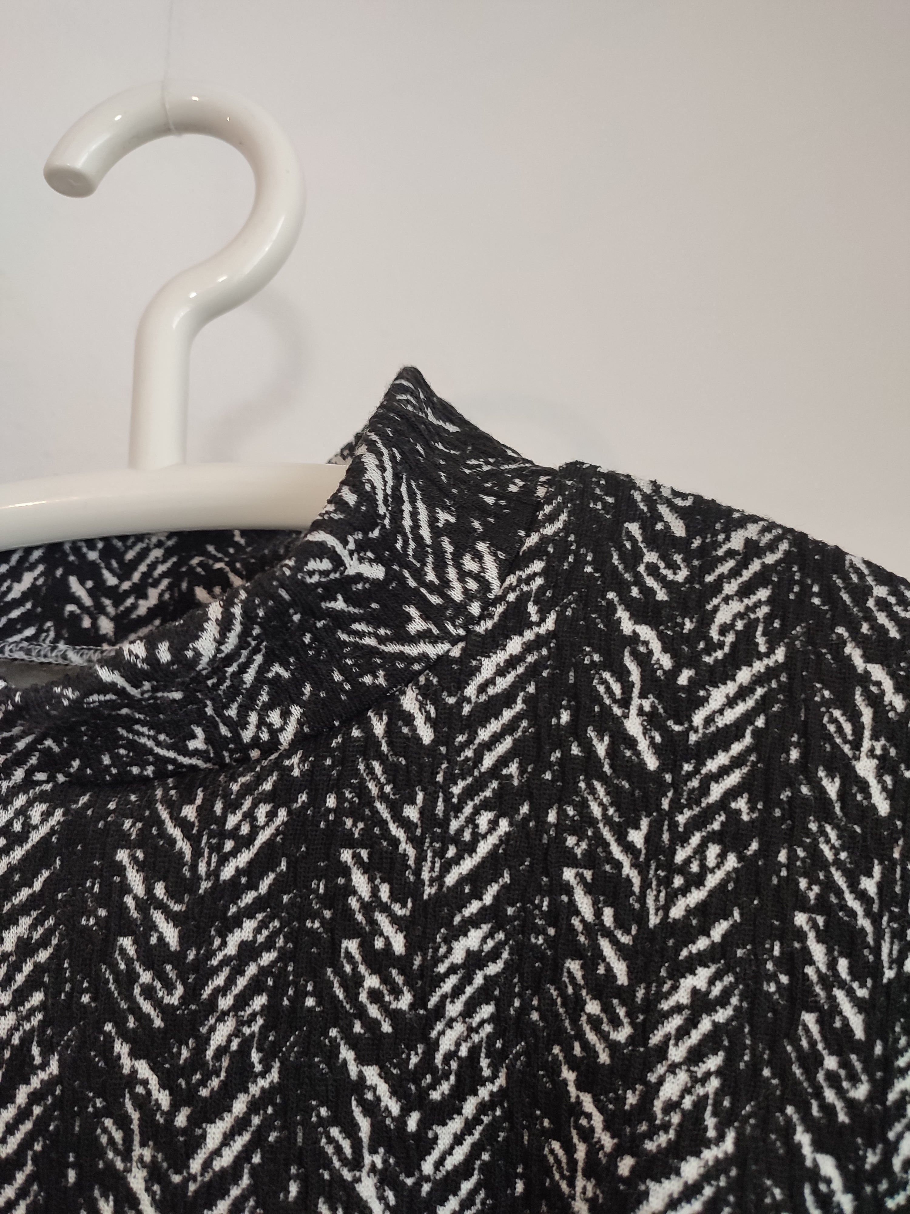 Schwarzes Kleid