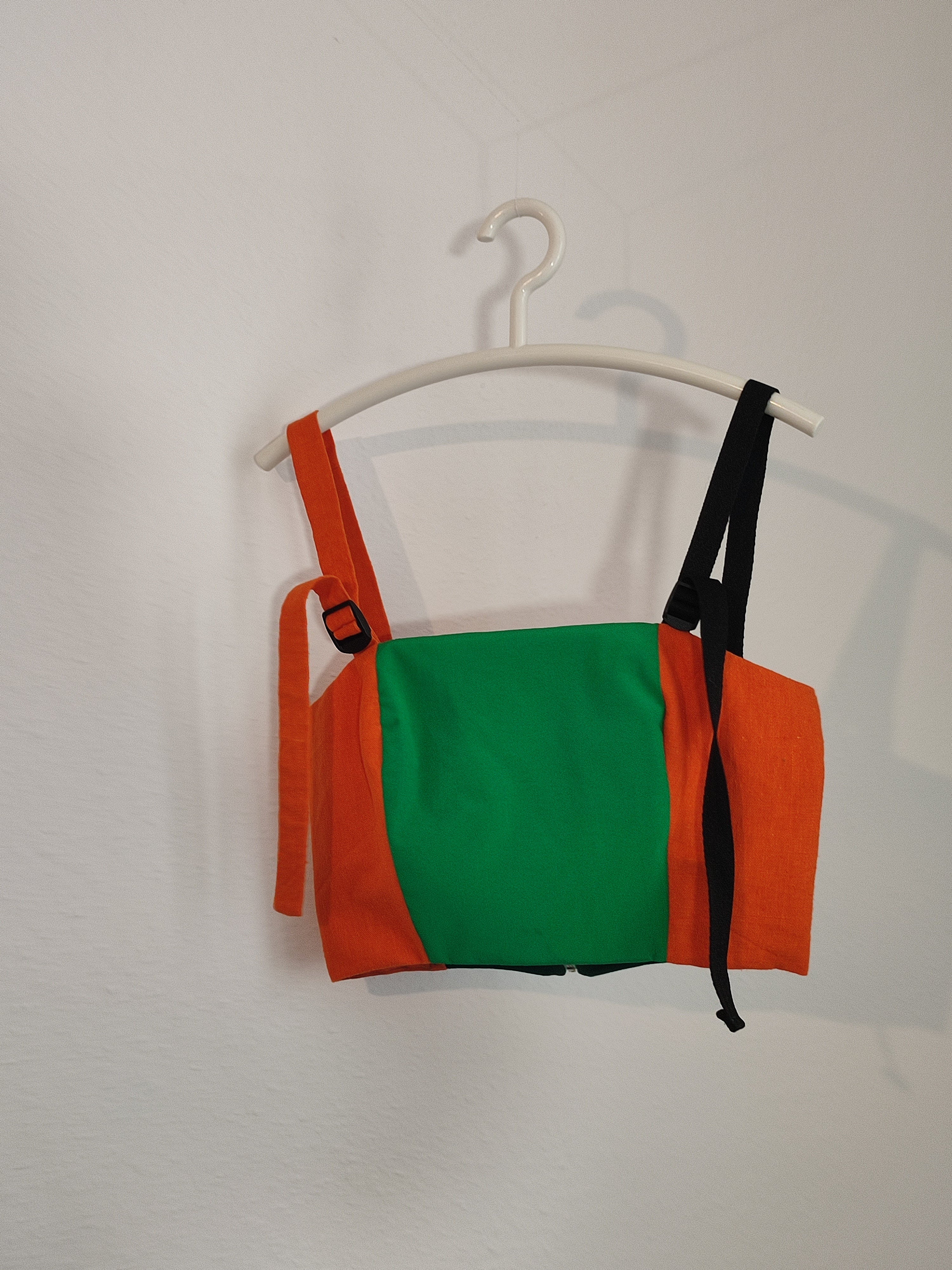 Grün orangenes Top