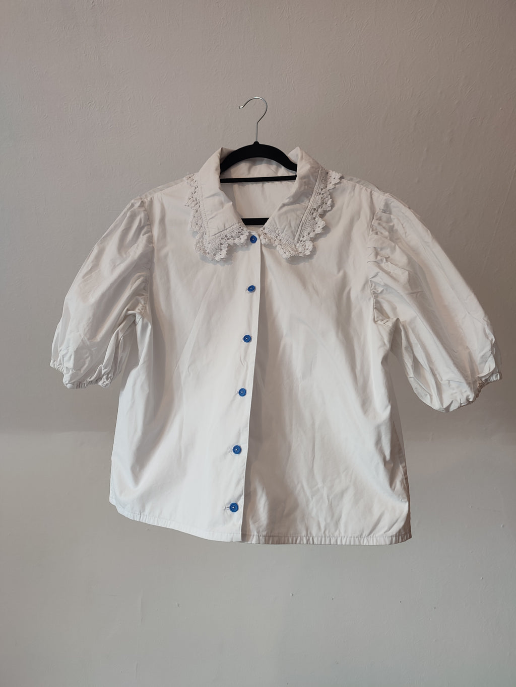 Weiße Baumwollbluse