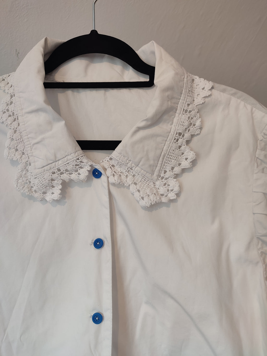 Weiße Baumwollbluse