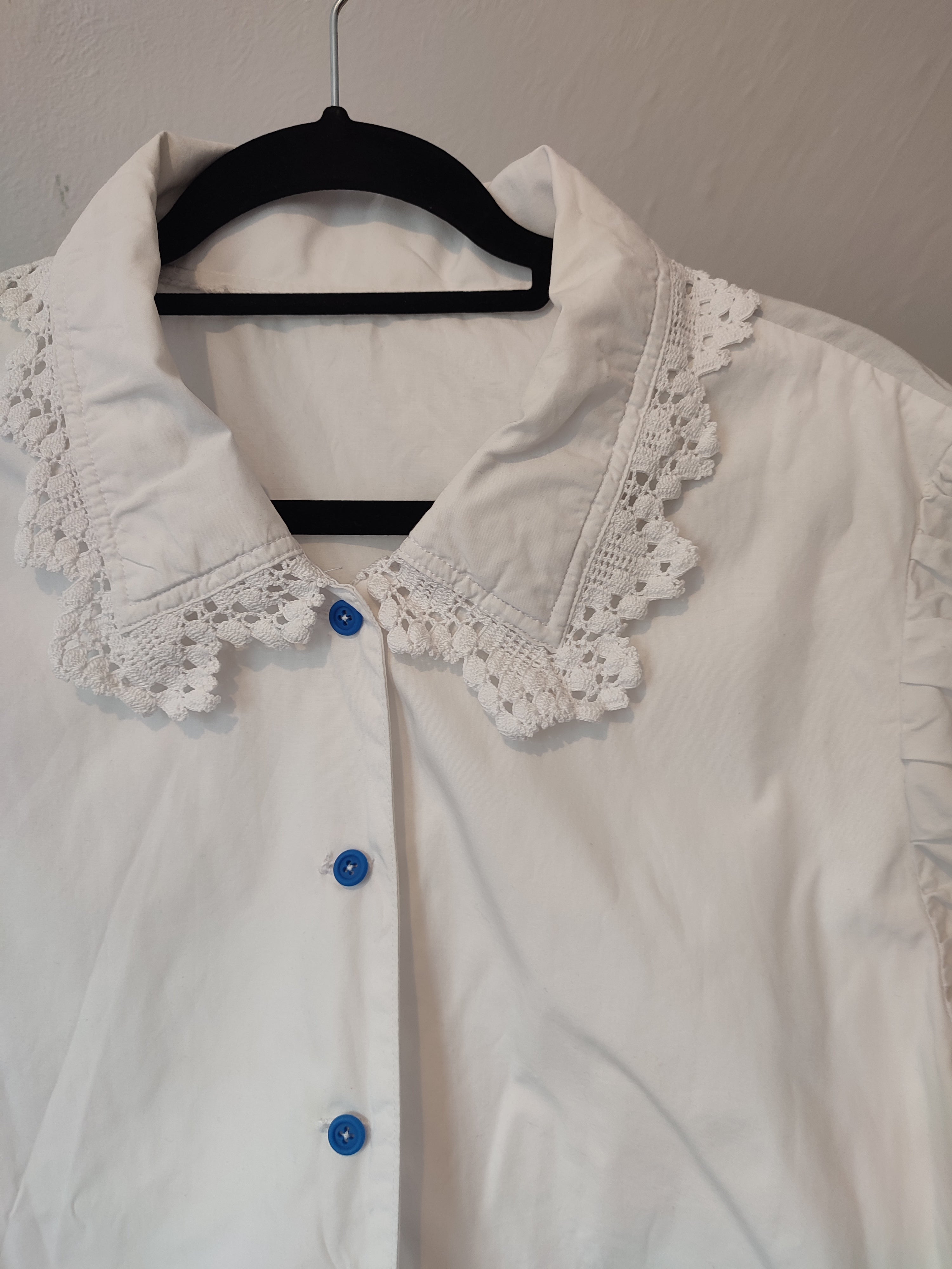 Weiße Baumwollbluse