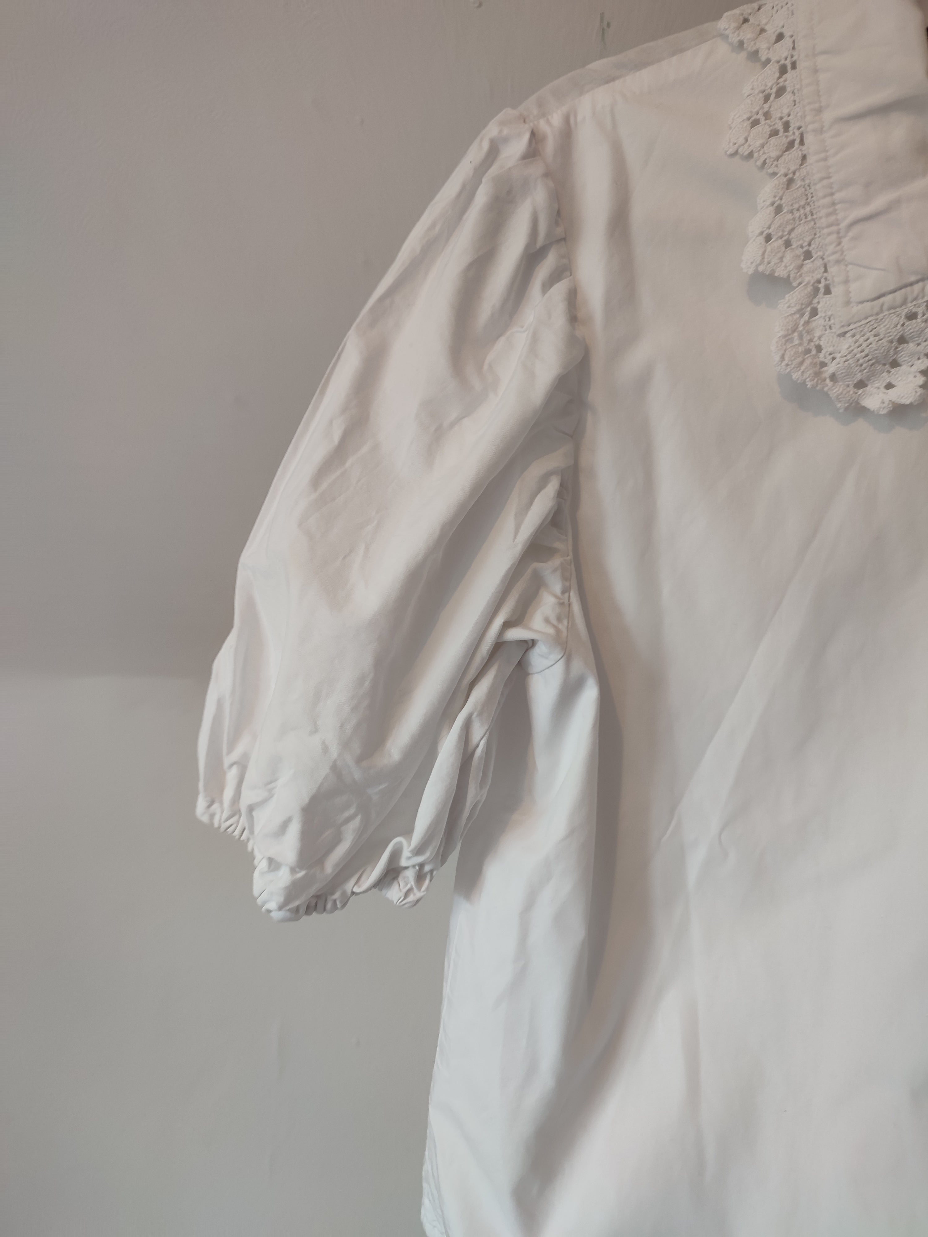 Weiße Baumwollbluse