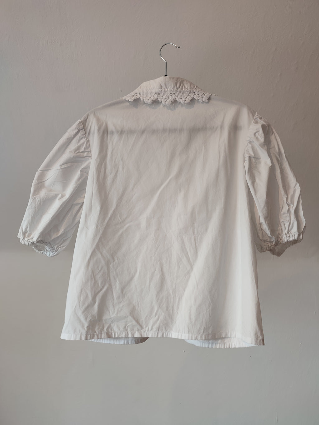 Weiße Baumwollbluse