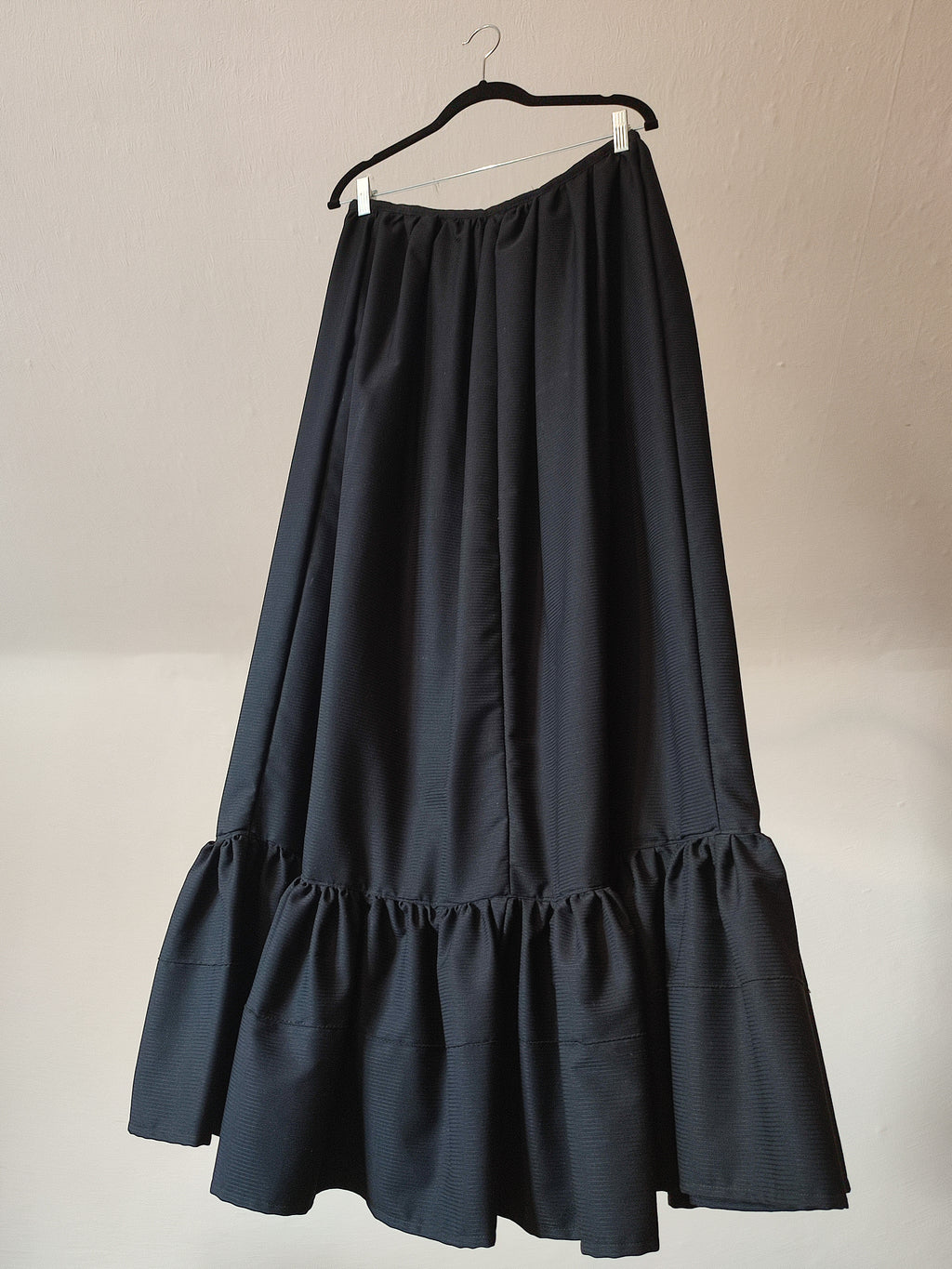Langer blauer Rock