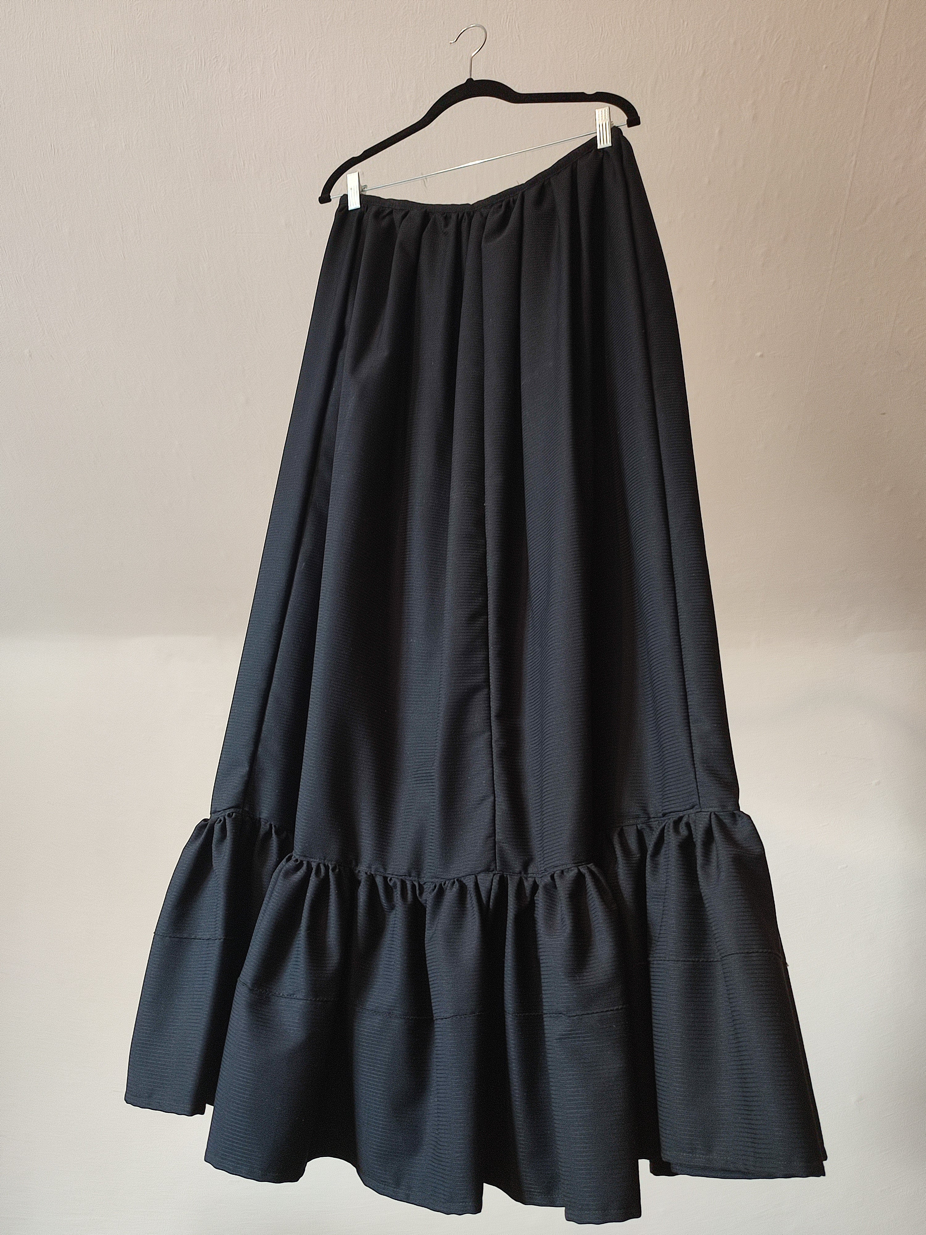 Langer blauer Rock
