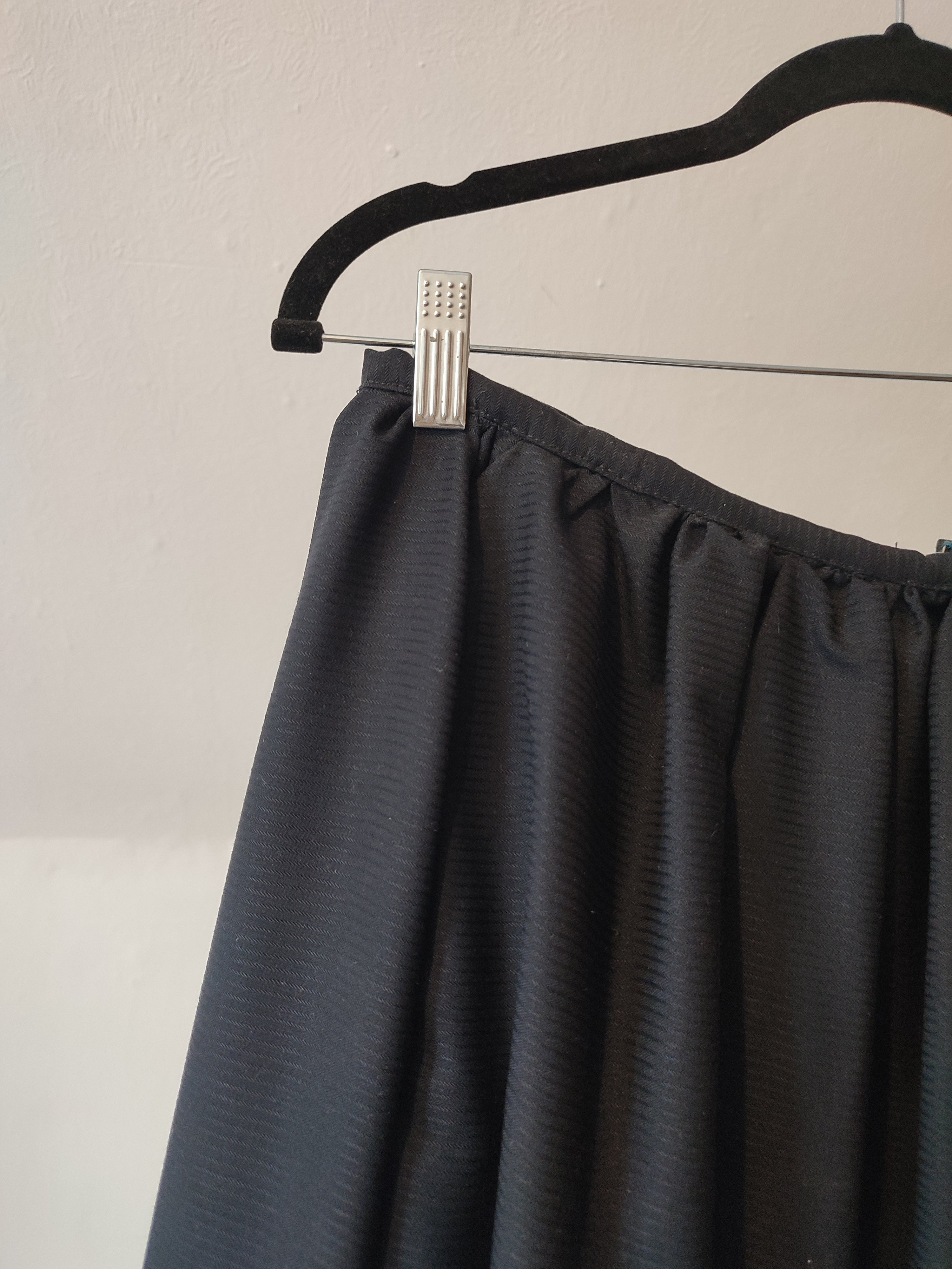 Langer blauer Rock
