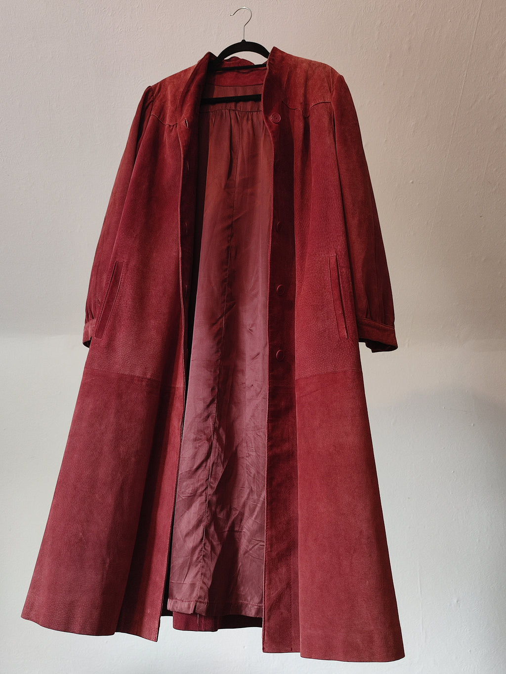 Roter Ledermantel