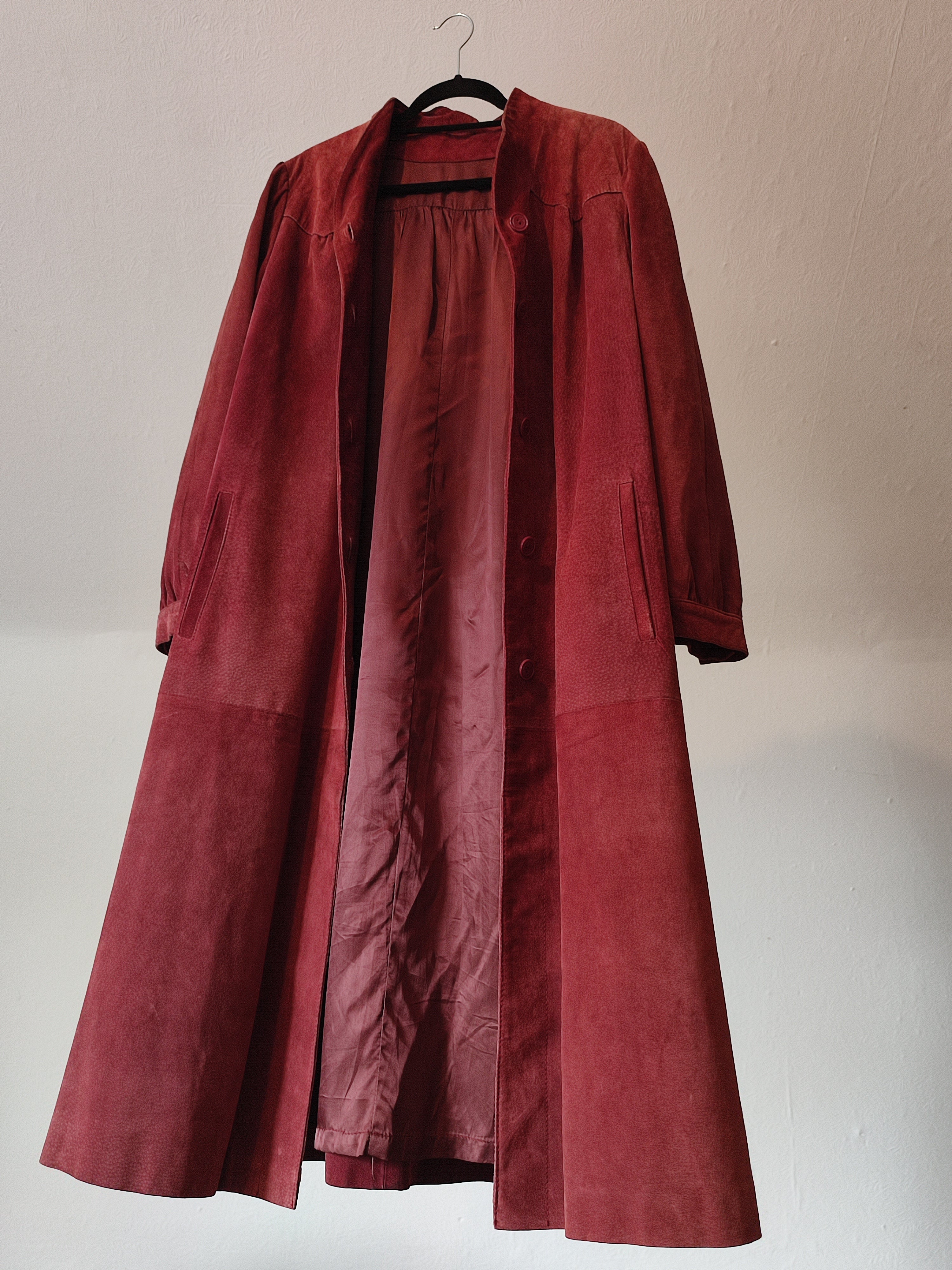 Roter Ledermantel