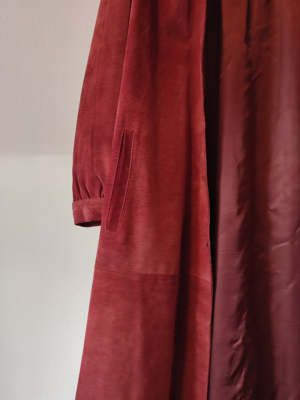 Roter Ledermantel