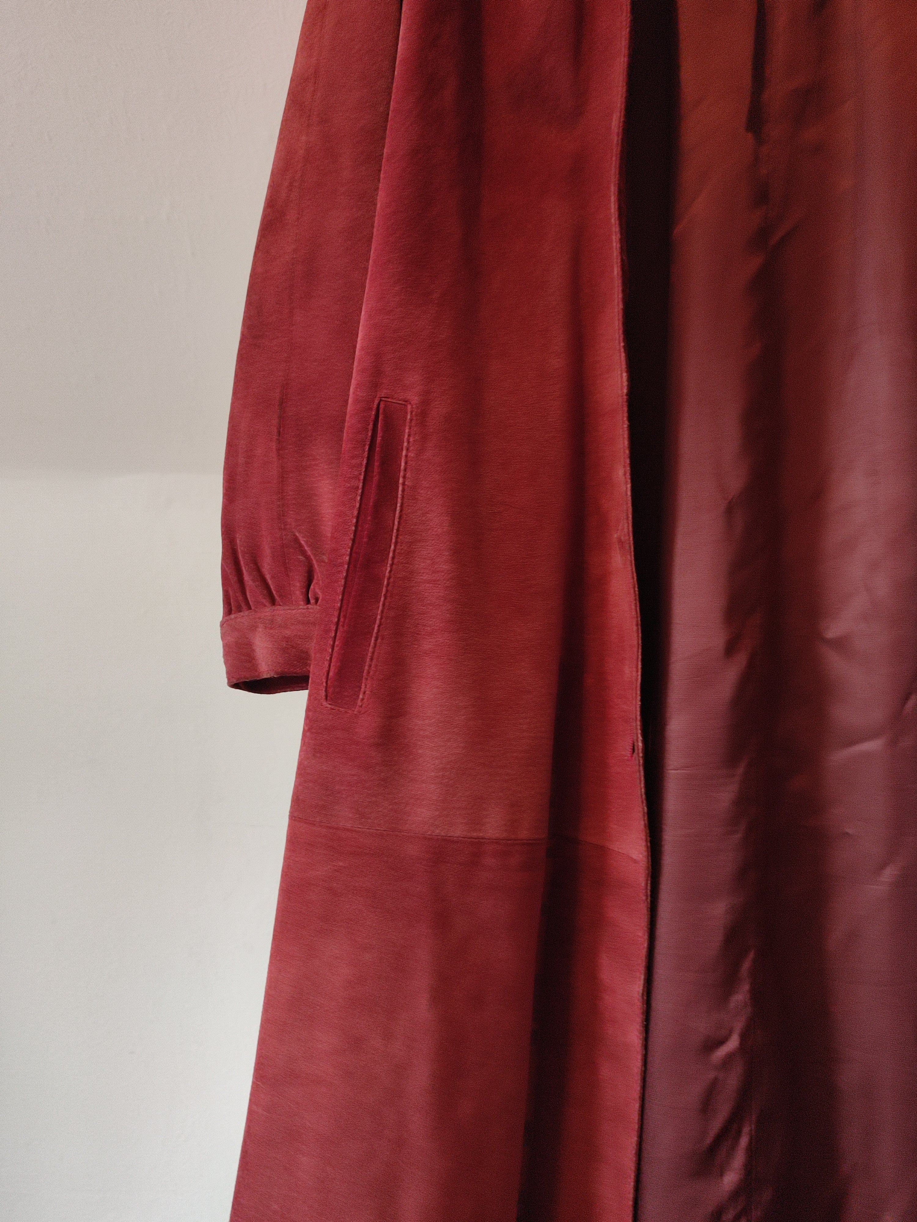 Roter Ledermantel