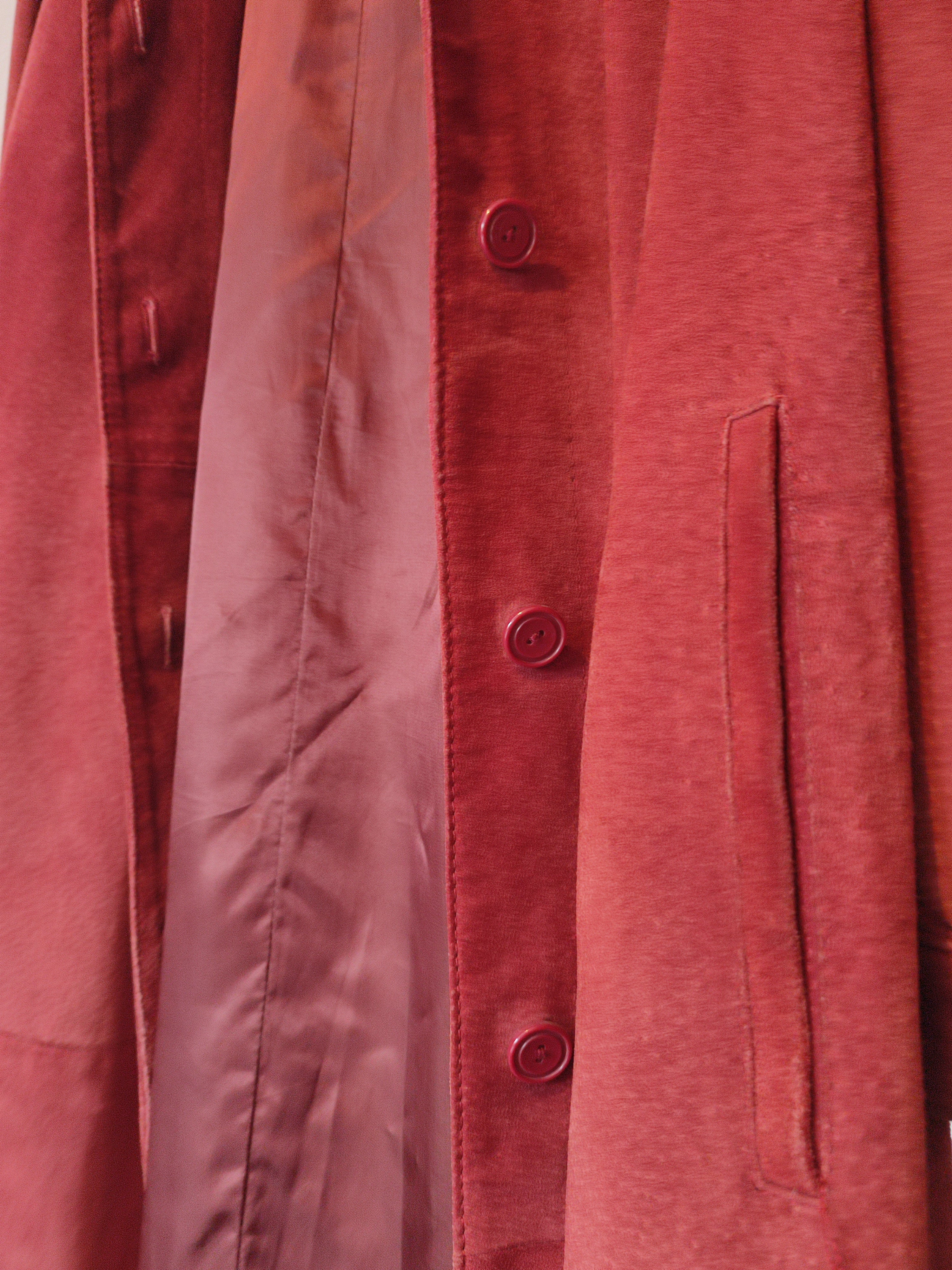 Roter Ledermantel