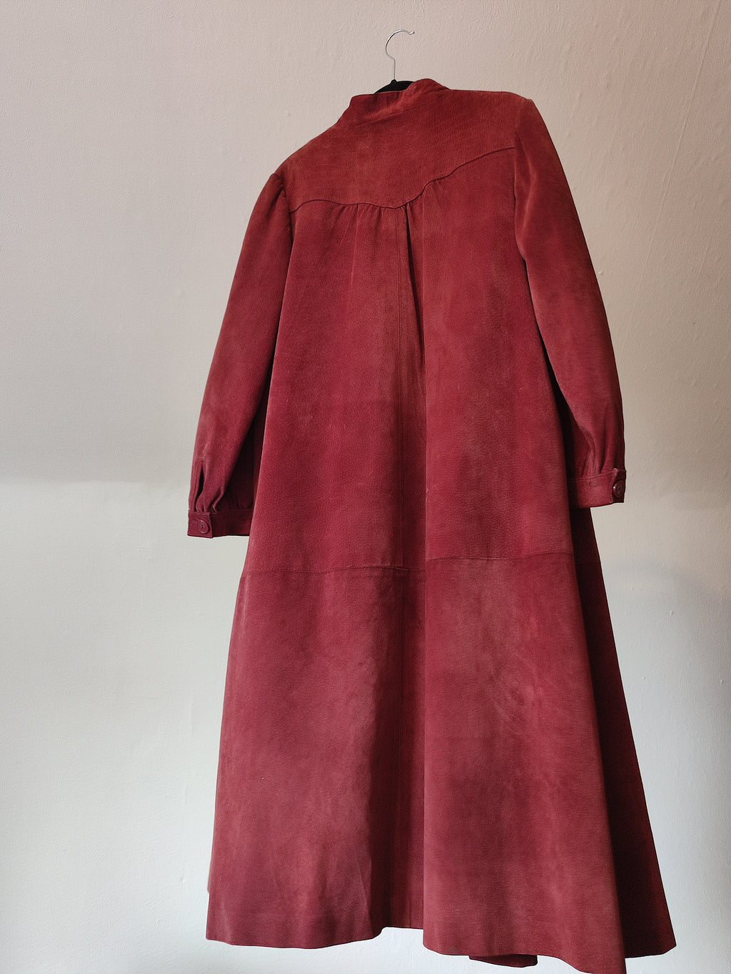 Roter Ledermantel