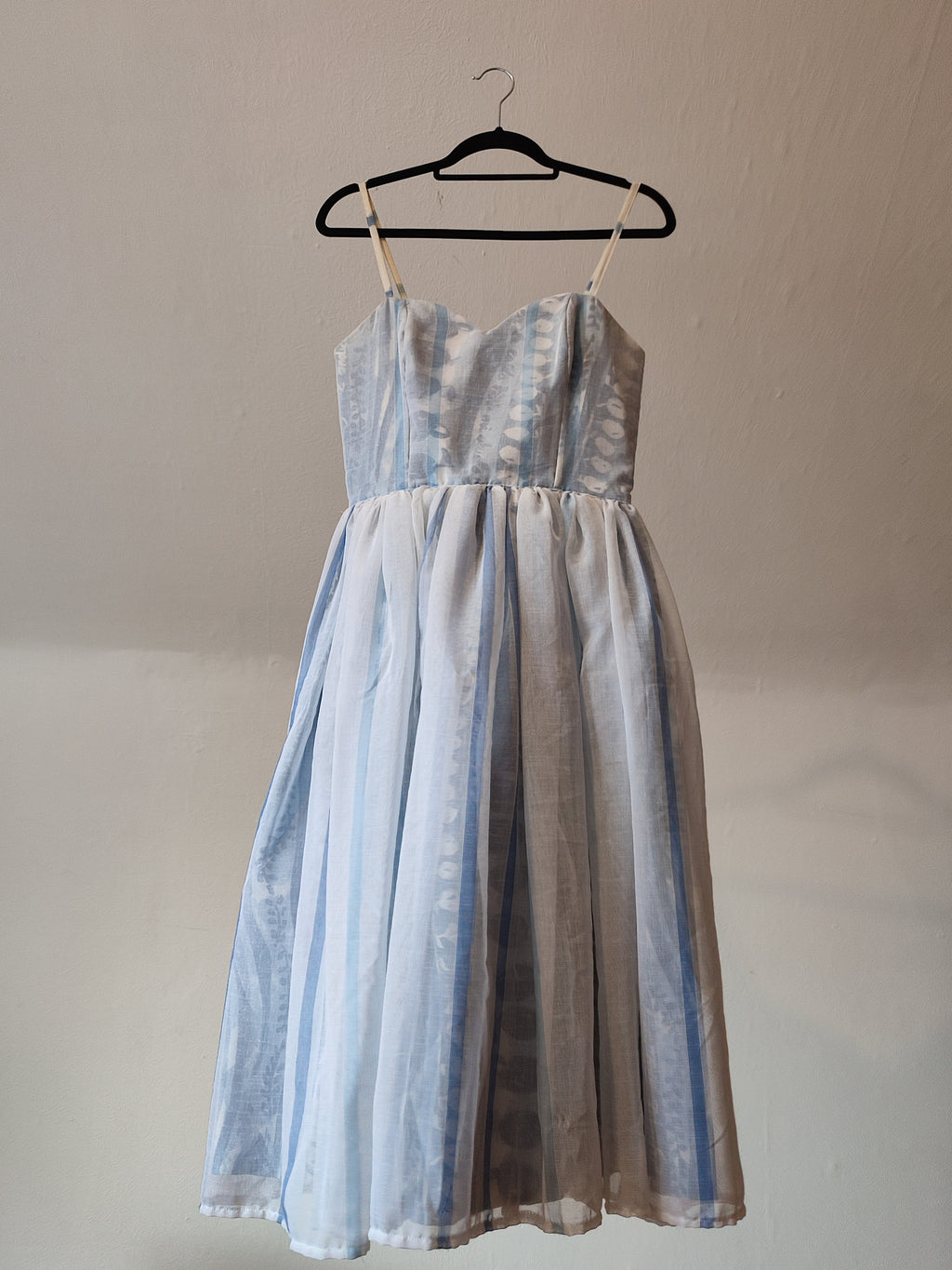 Weißes Midikleid