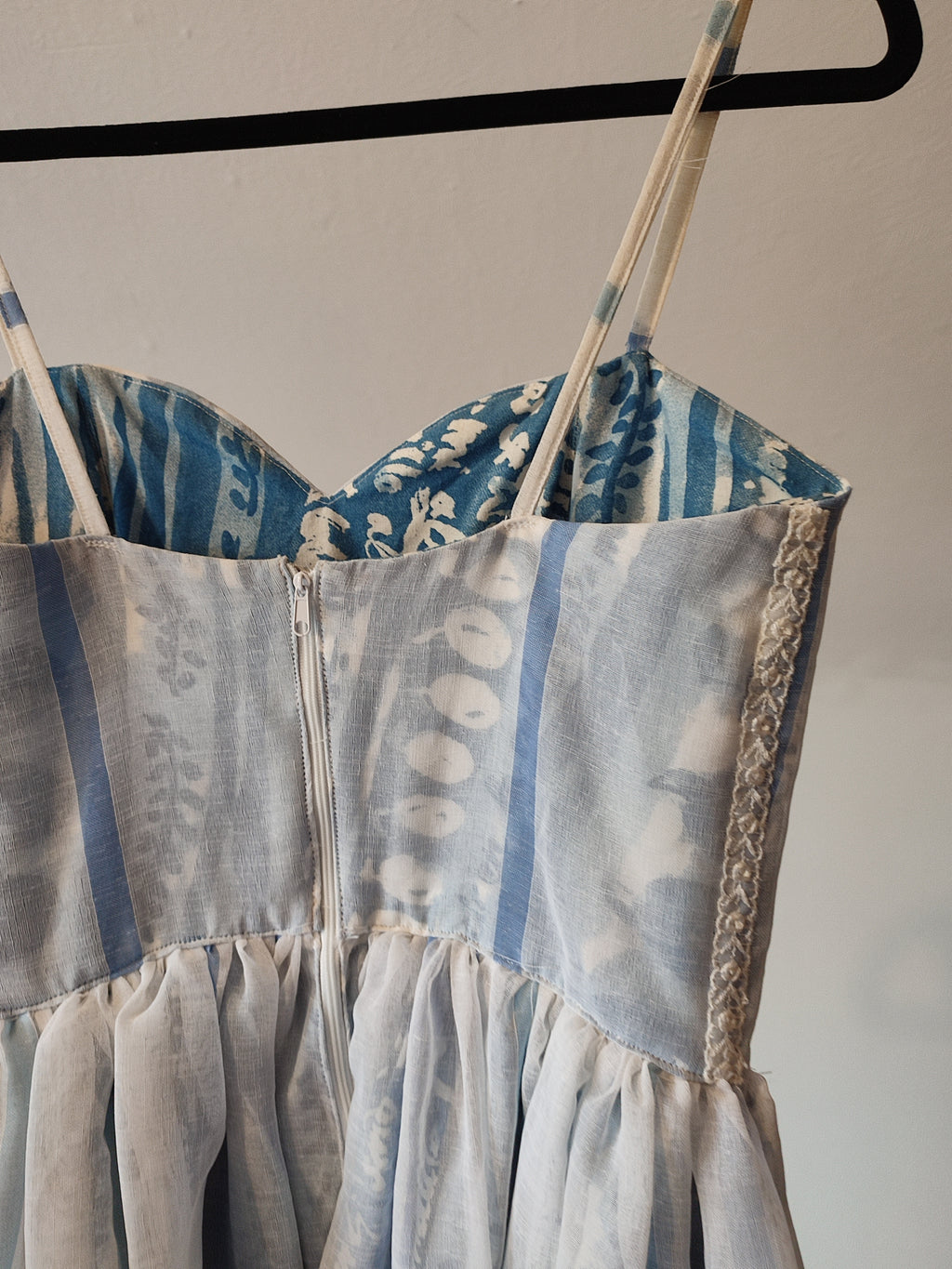 Weißes Midikleid