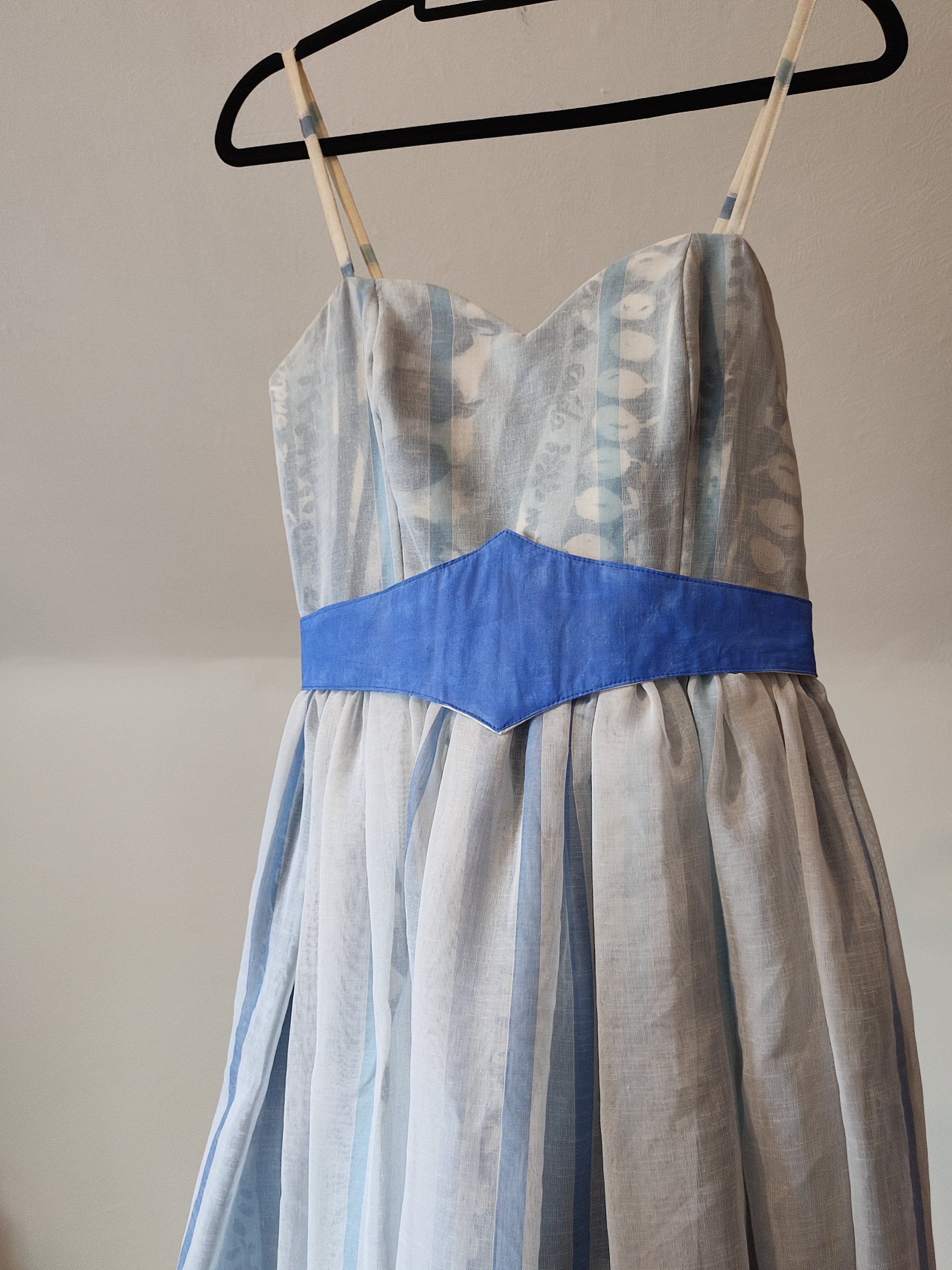 Weißes Midikleid