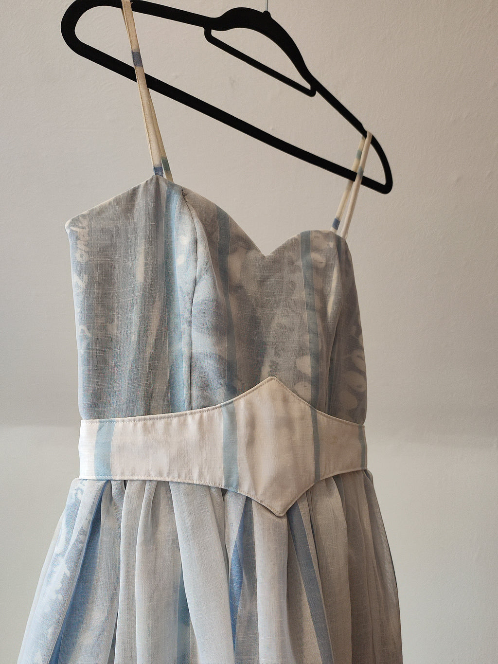 Weißes Midikleid