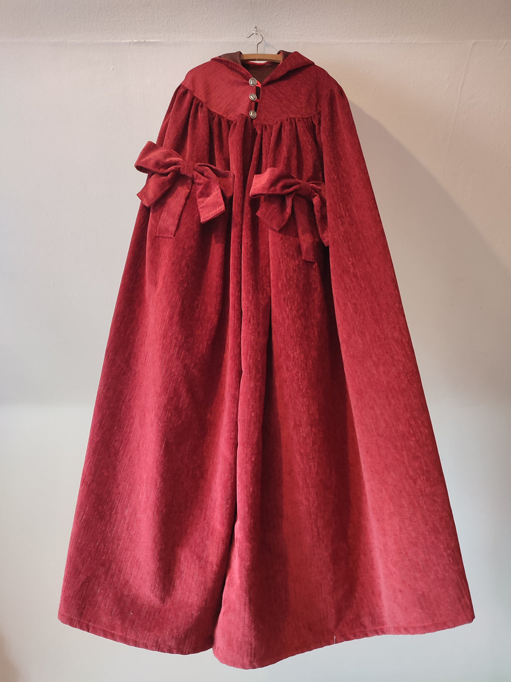 Roter Umhang
