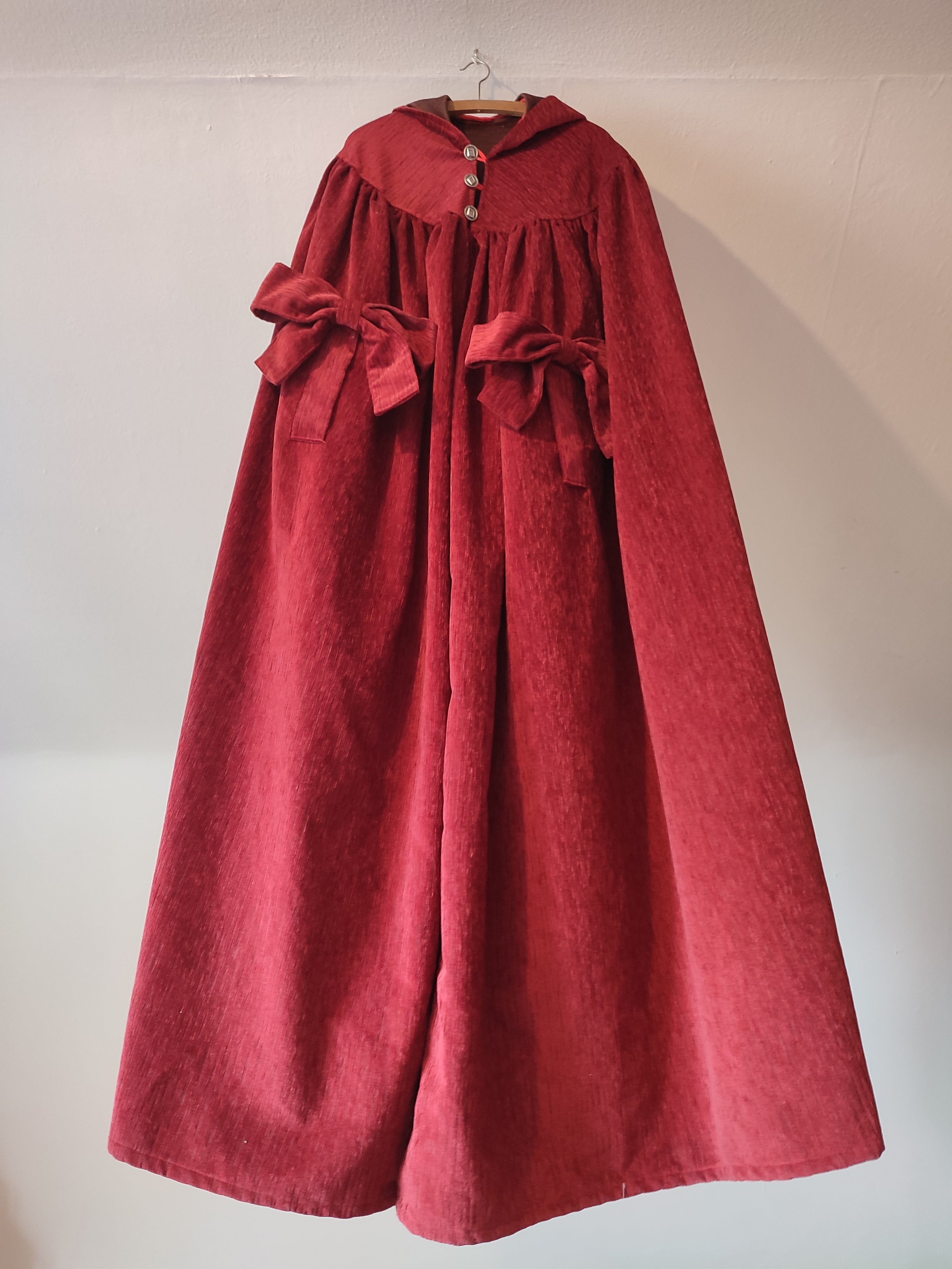 Roter Umhang