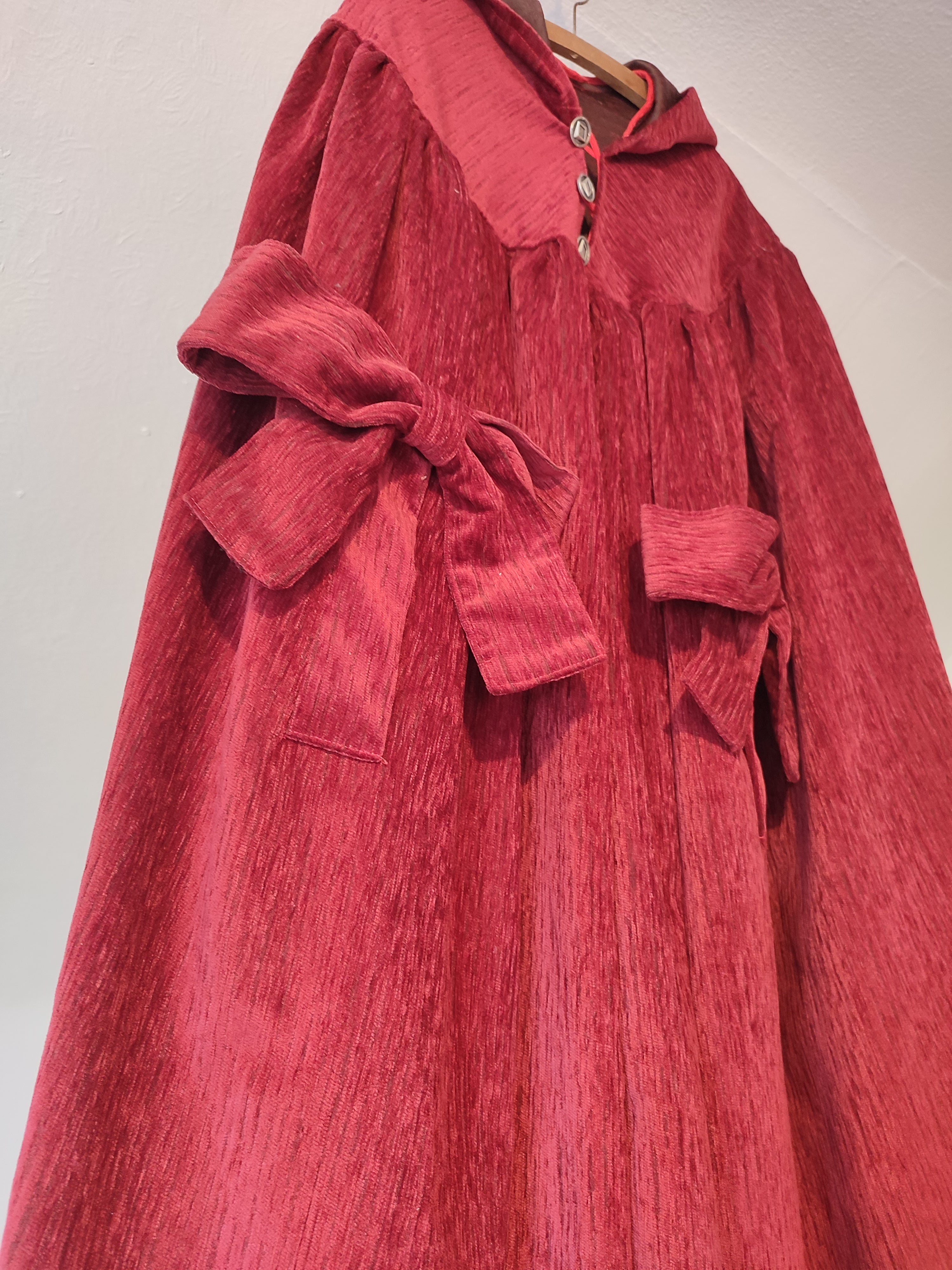 Roter Umhang