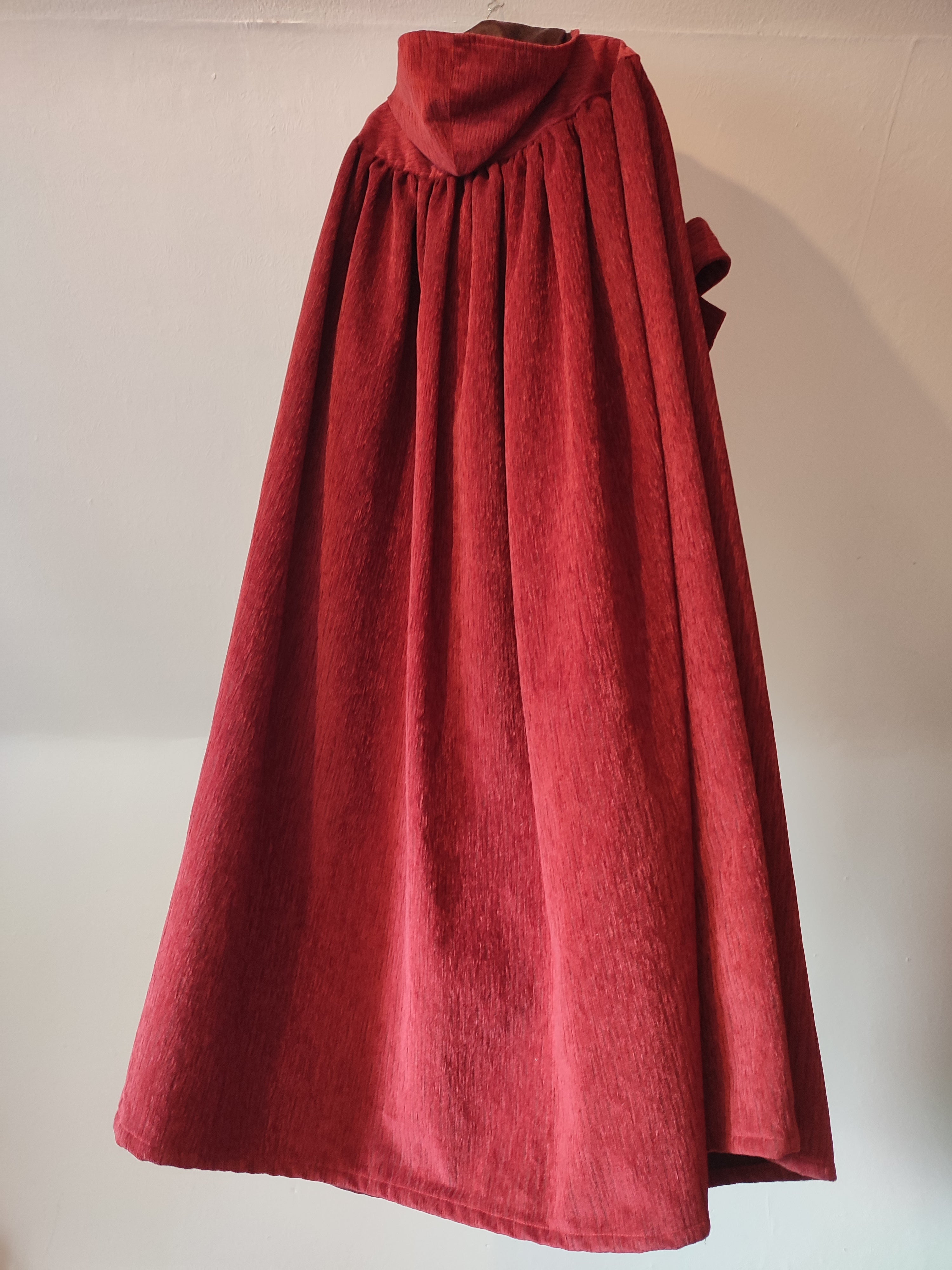 Roter Umhang