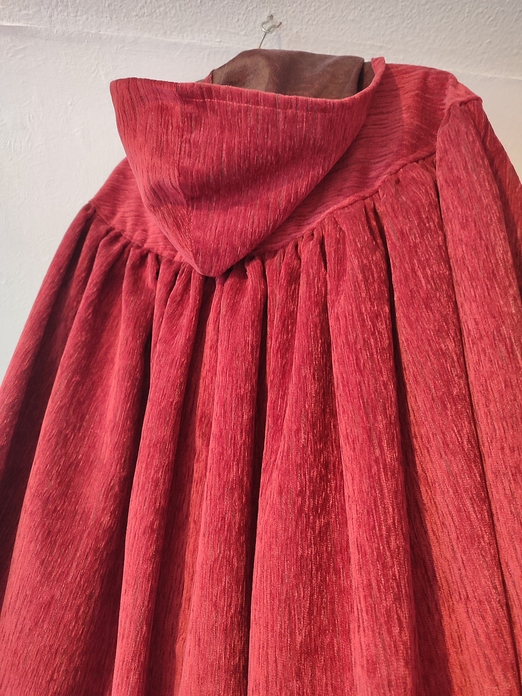 Roter Umhang