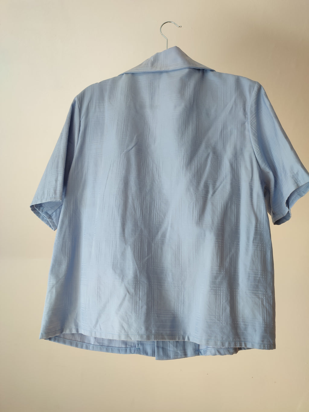 Blaues Hemd mit Reverskragen