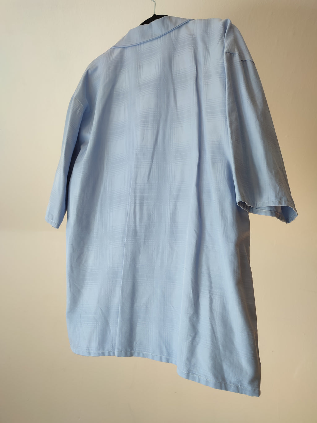 Blaues Hemd mit Reverskragen