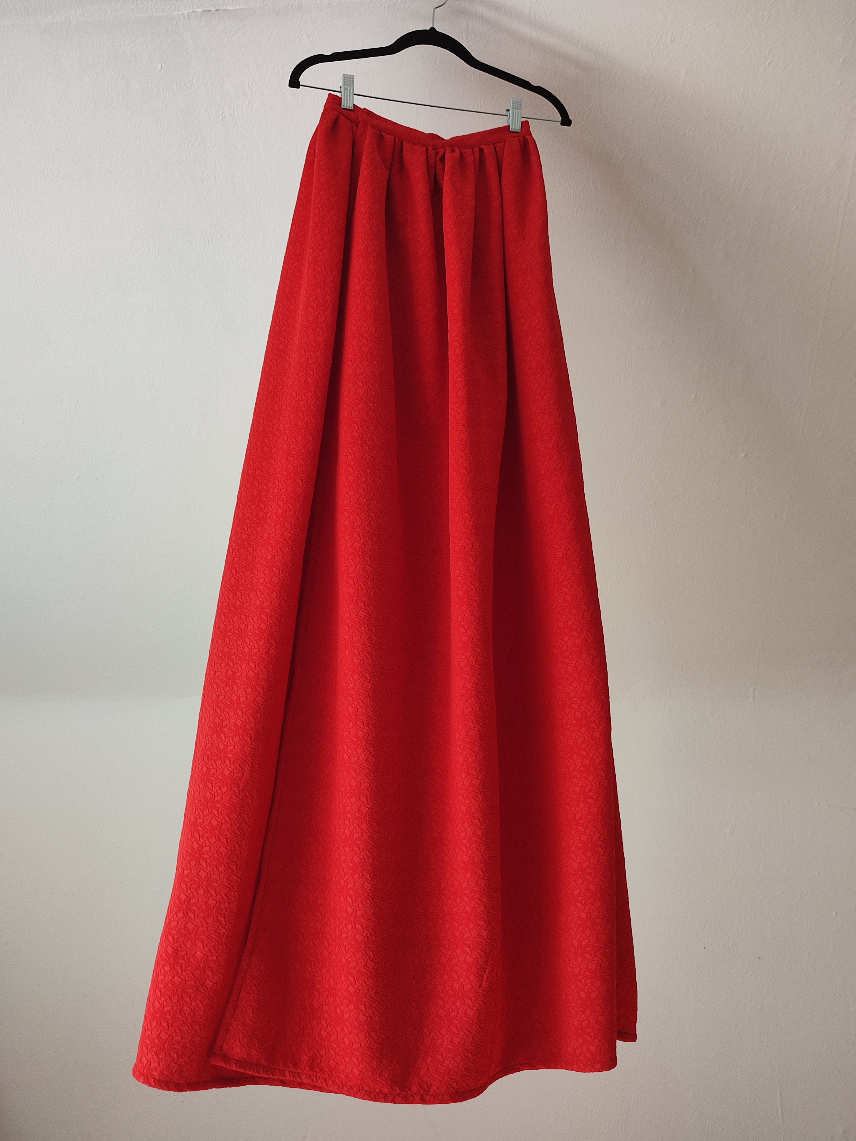 Langer roter Rock