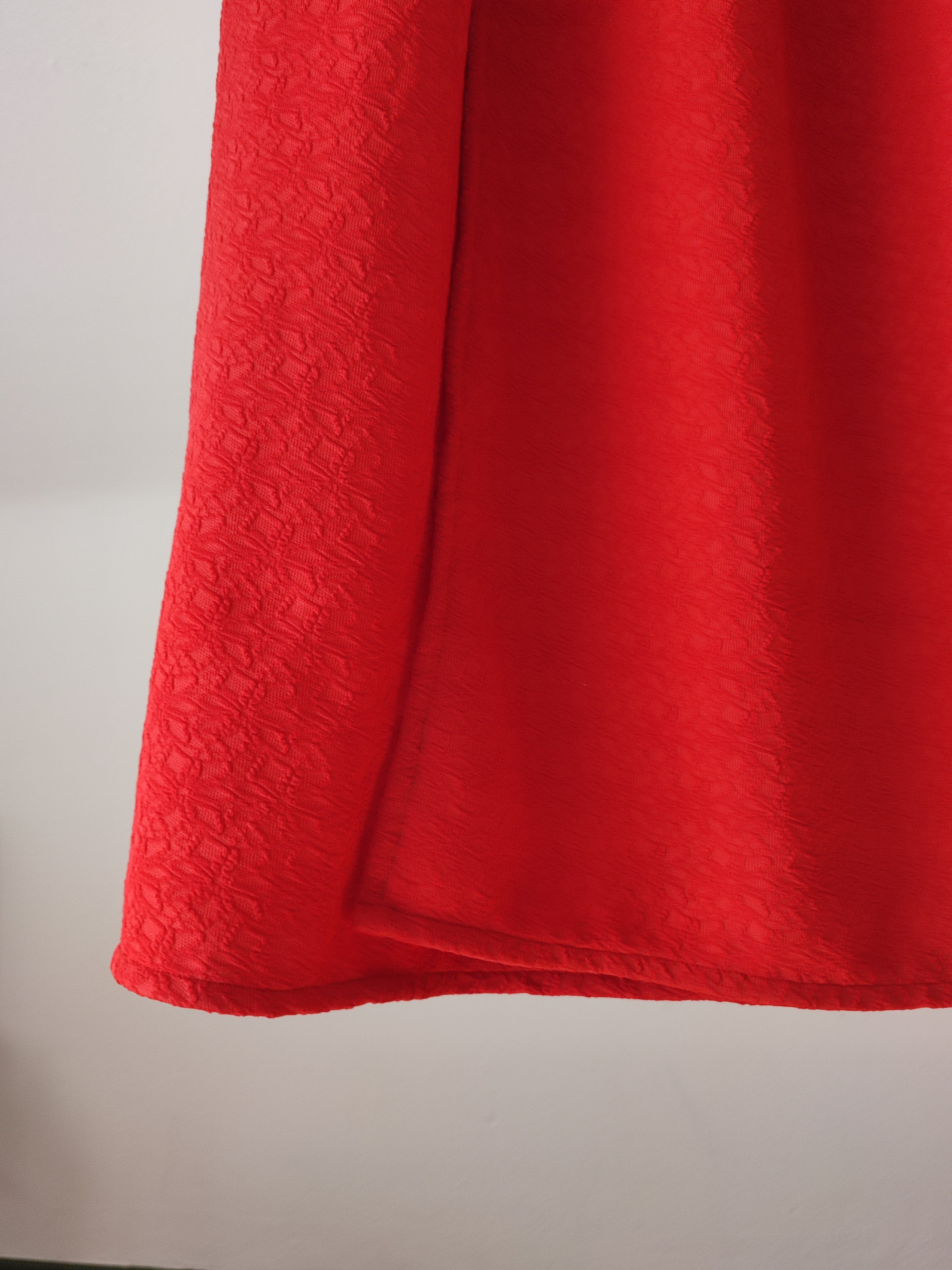 Langer roter Rock