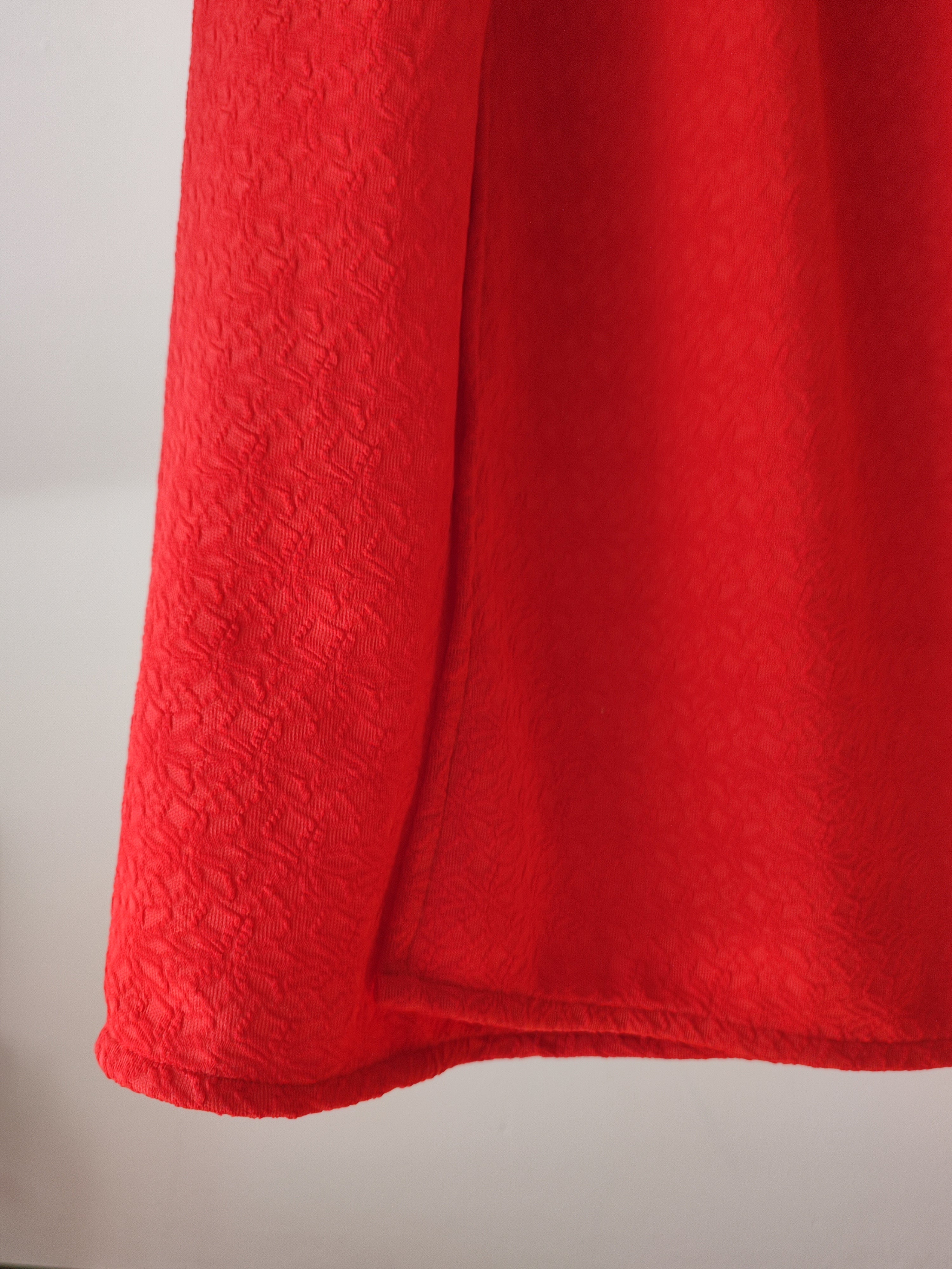 Langer roter Rock