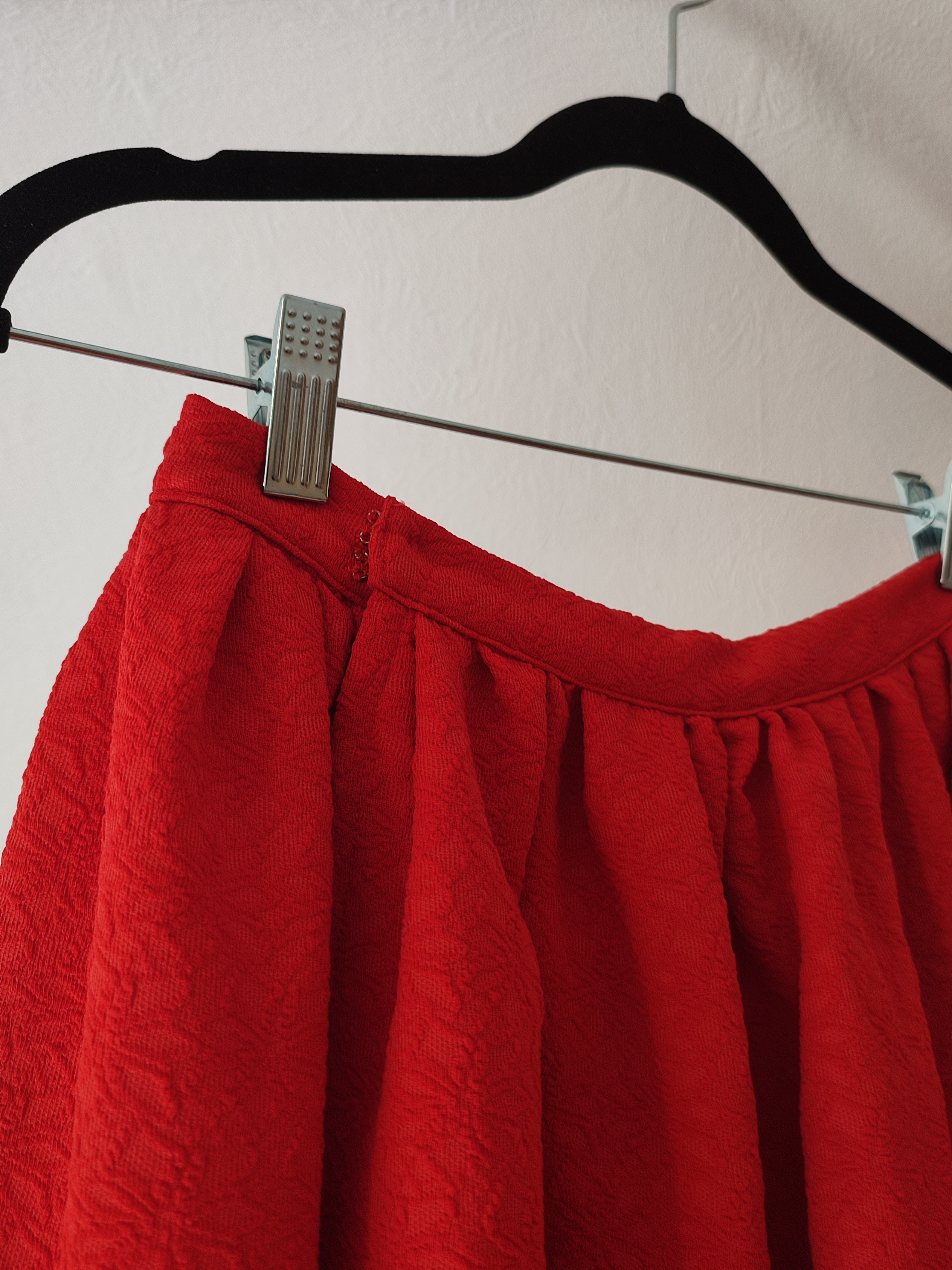 Langer roter Rock